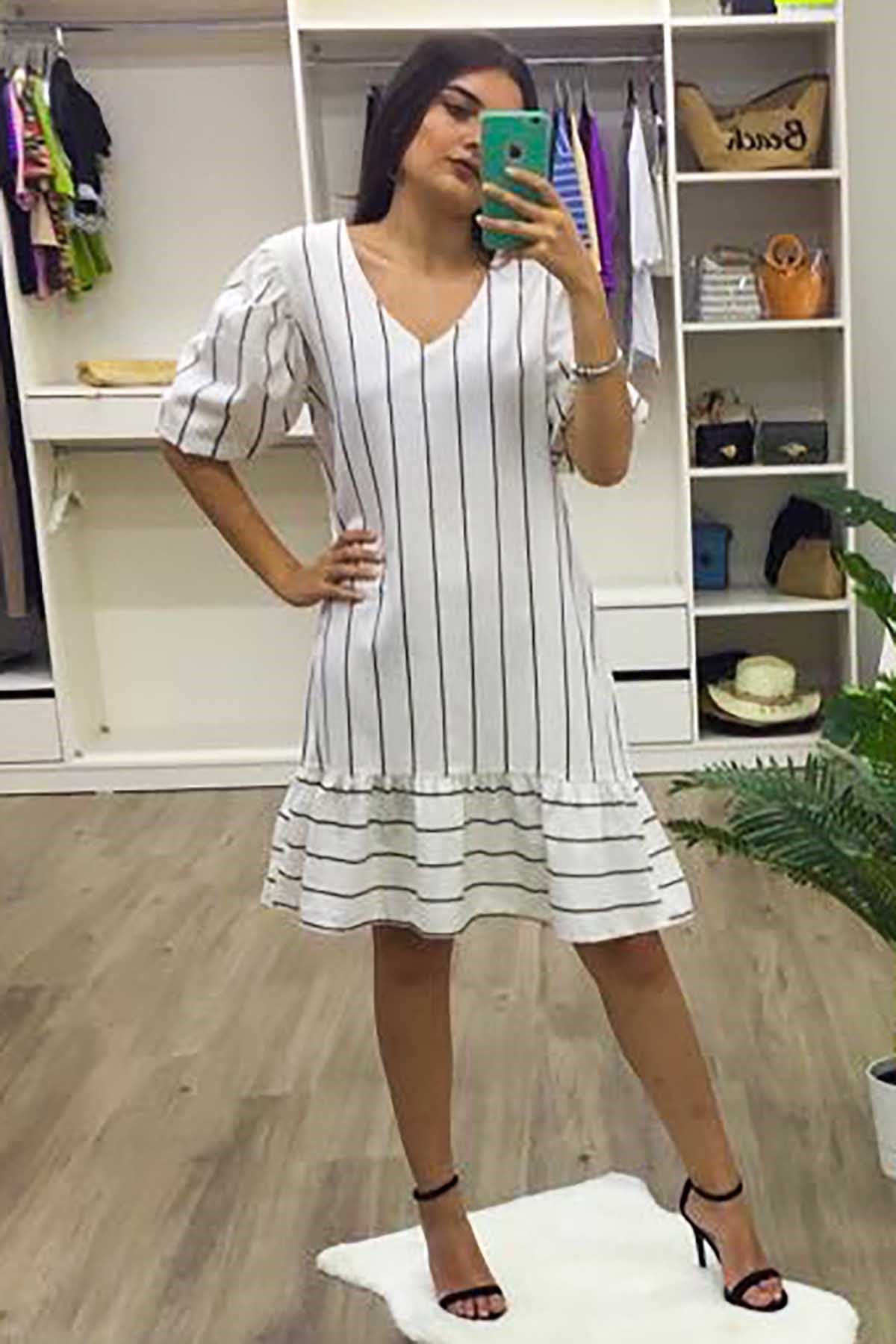 Mad Girls Beyaz-Siyah Çizgili Kemerli V Yaka Elbise MG657