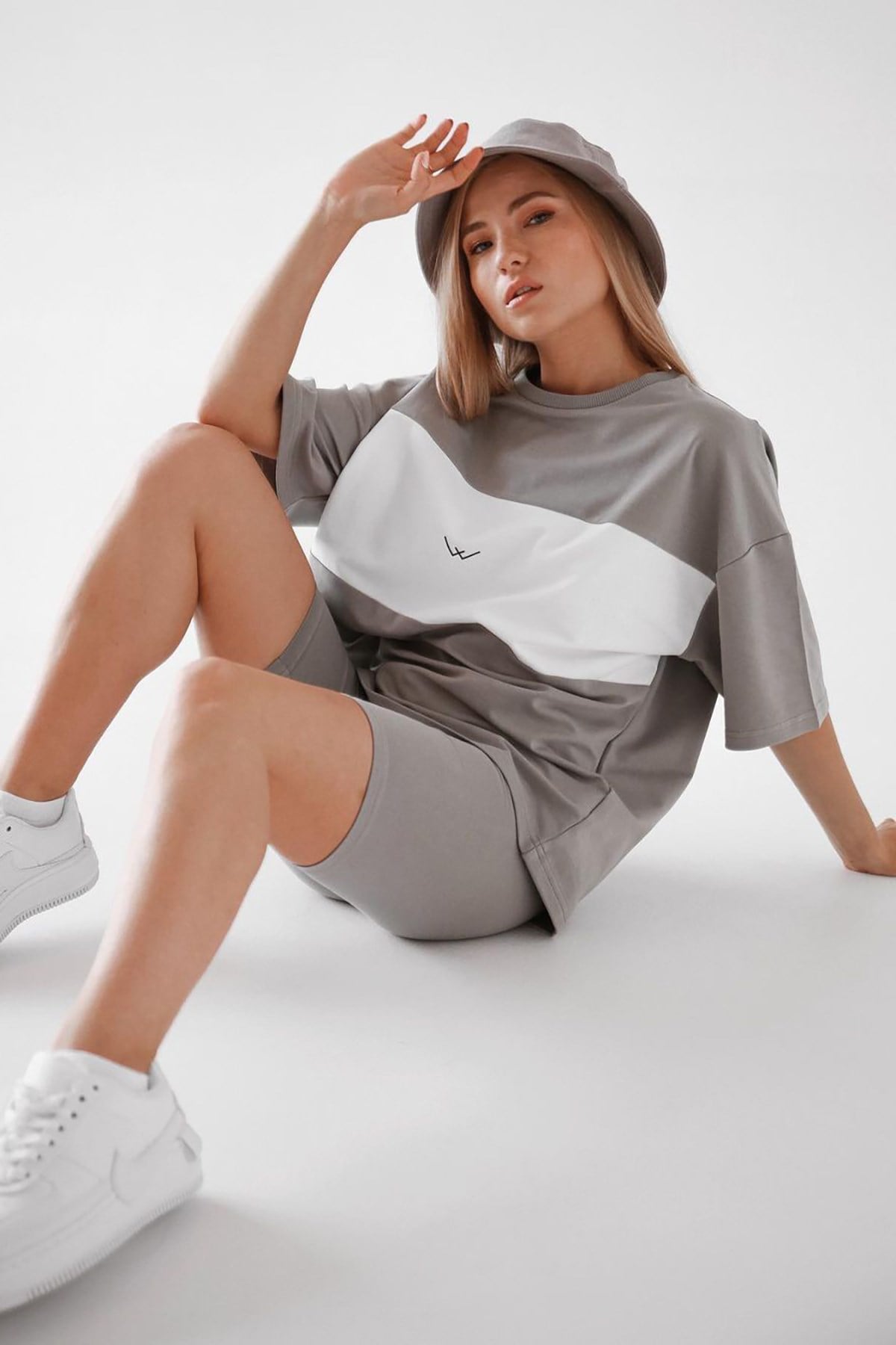 Mad Girls Boyalı Gri Nakışlı Tişört MG1421