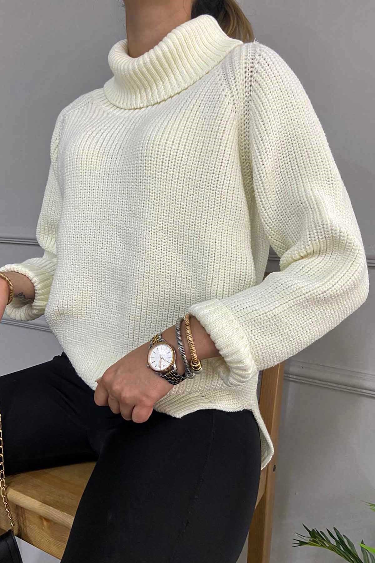 Mad Girls Ekru Oversize Yırtmaçlı Kadın Kazak MG760