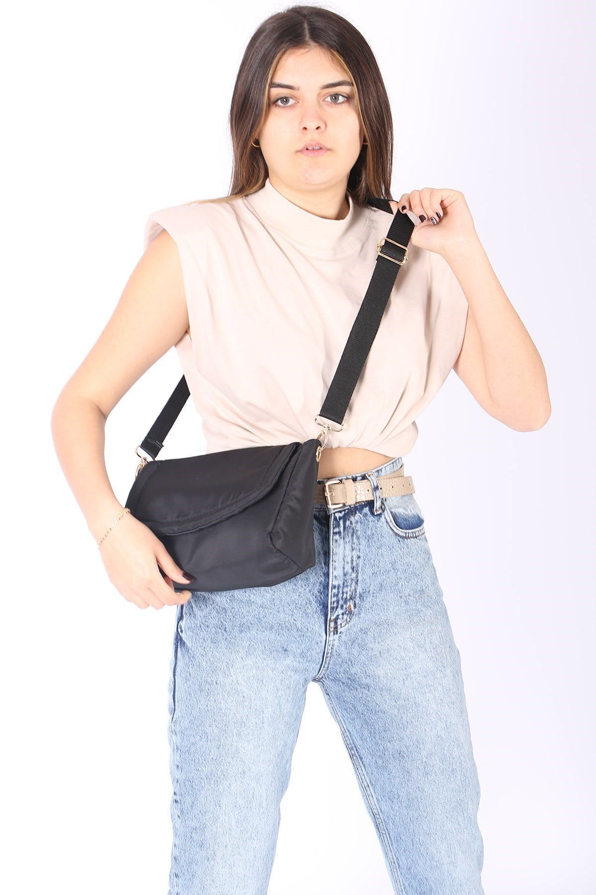 Mad Girls Kabartmalı Puf Kumaş Çapraz Siyah Çanta MG1051 