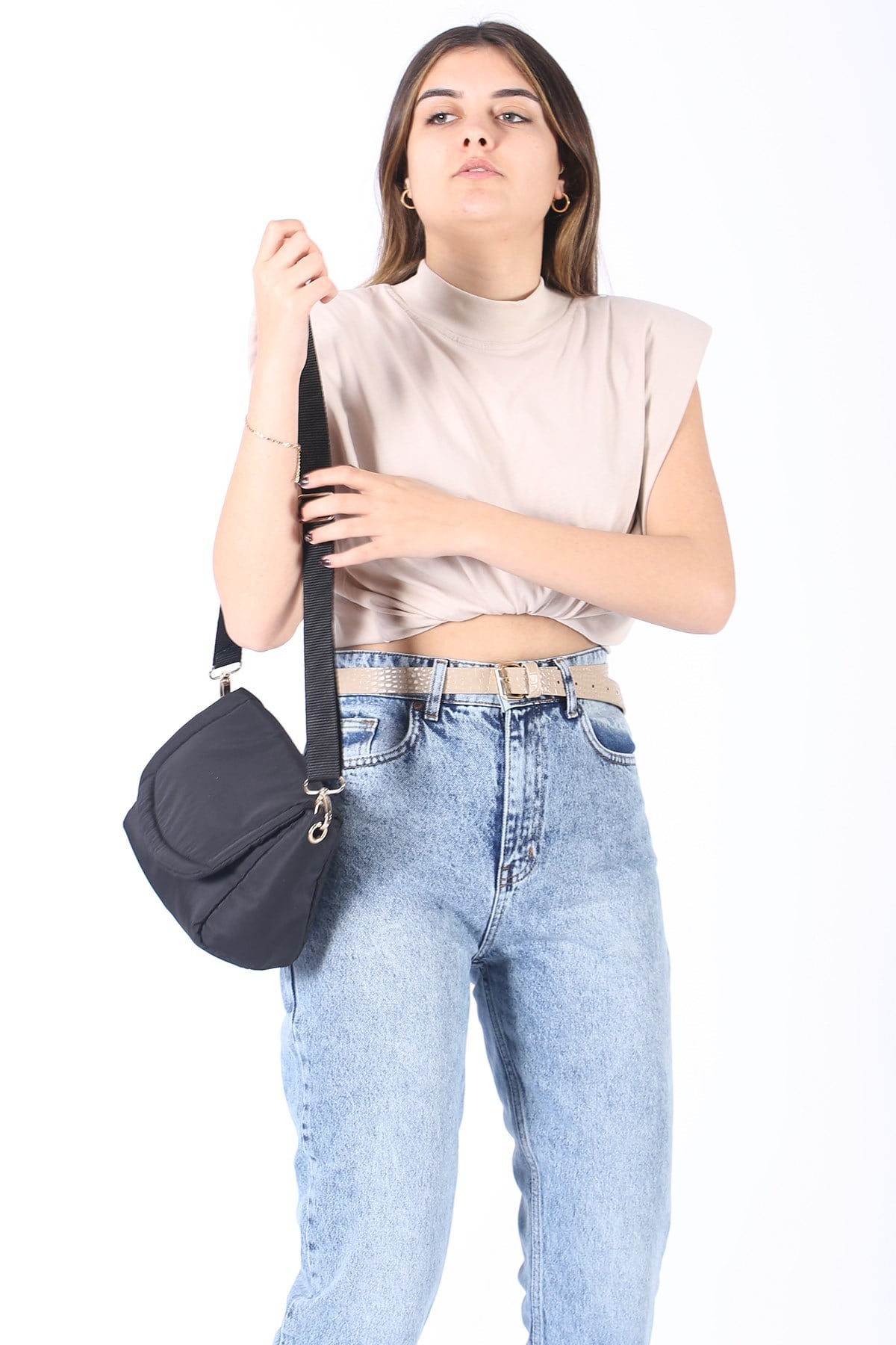 Mad Girls Kabartmalı Puf Kumaş Çapraz Siyah Çanta MG1051 