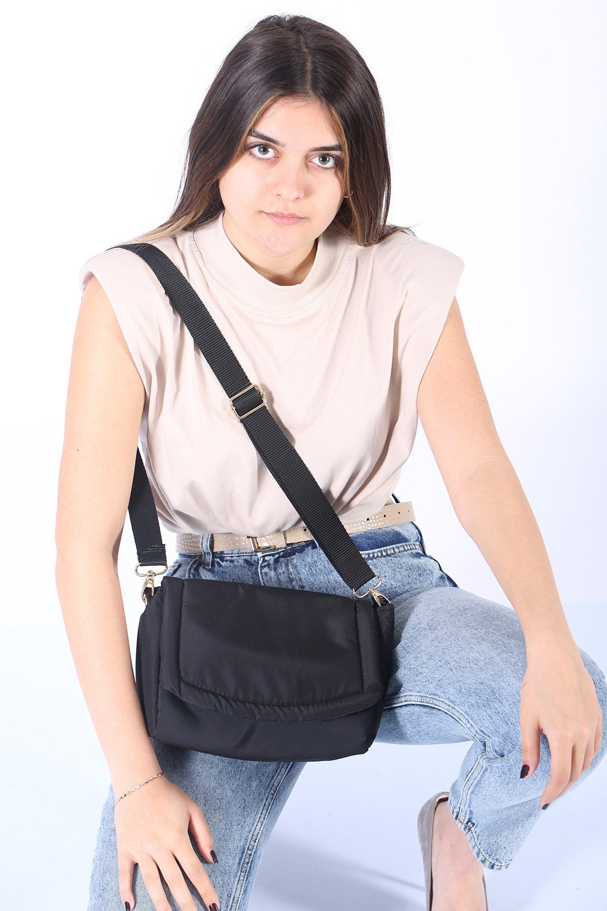 Mad Girls Kabartmalı Puf Kumaş Çapraz Siyah Çanta MG1051 