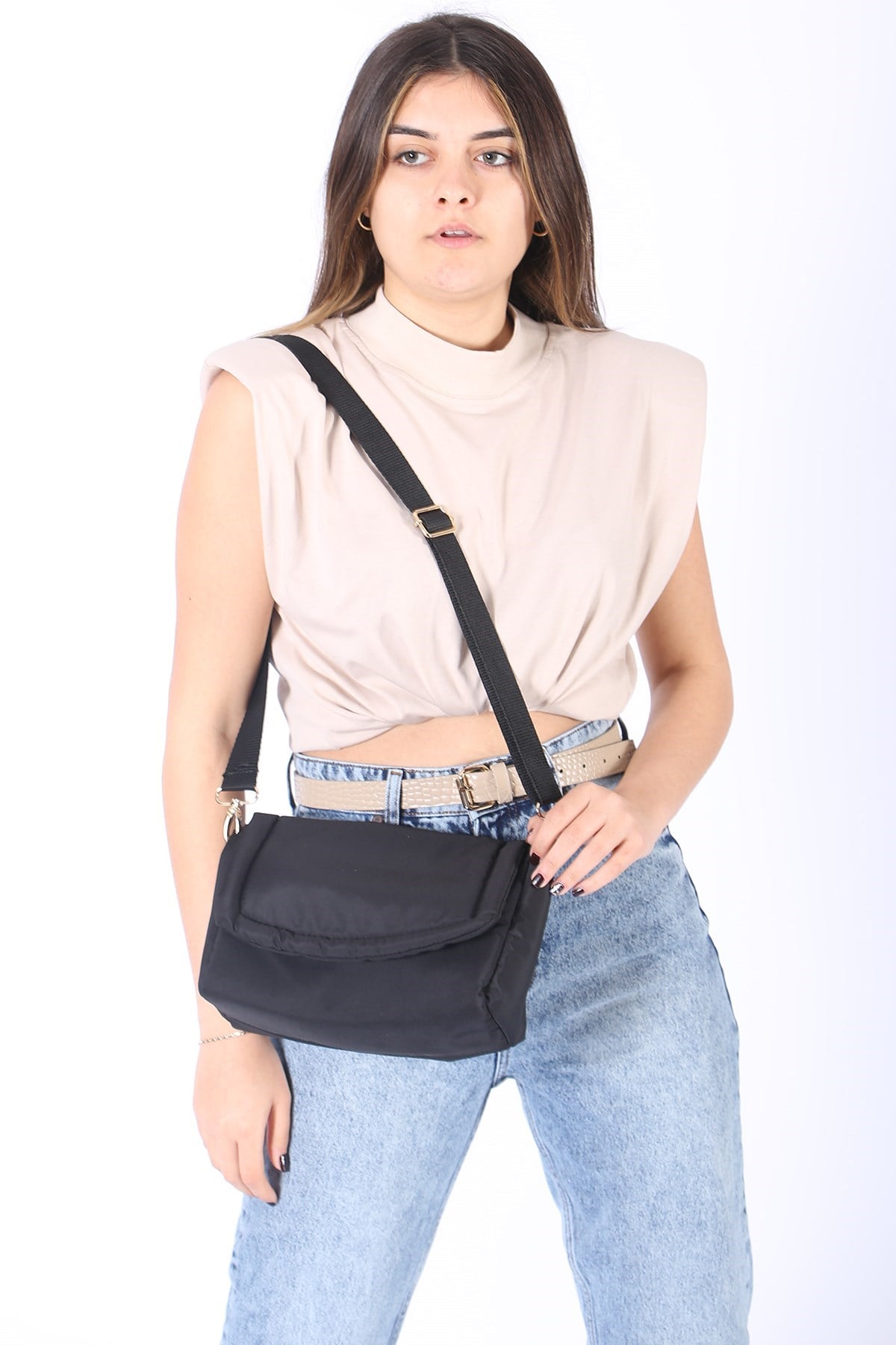 Mad Girls Kabartmalı Puf Kumaş Çapraz Siyah Çanta MG1051 