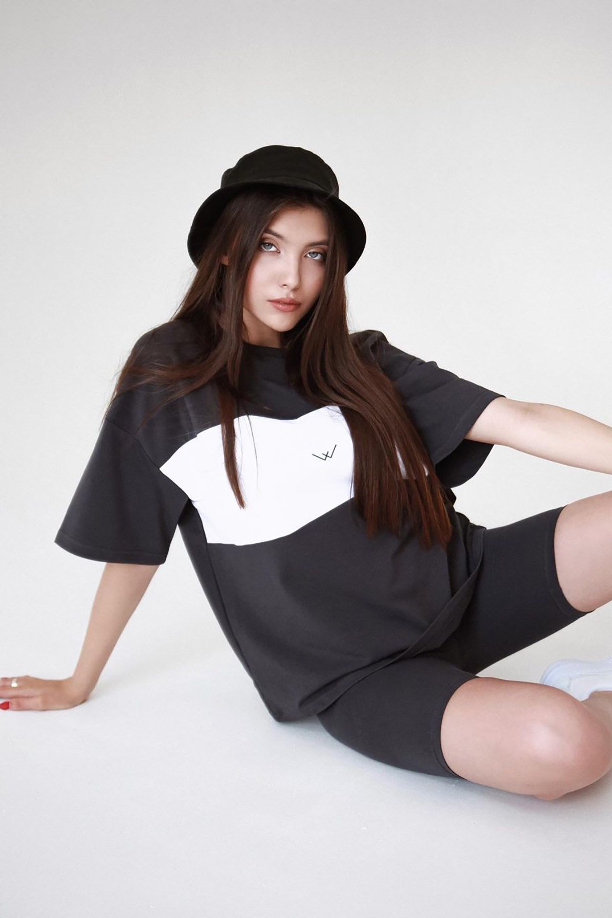 Mad Girls Siyah Nakışlı Tişört MG1421