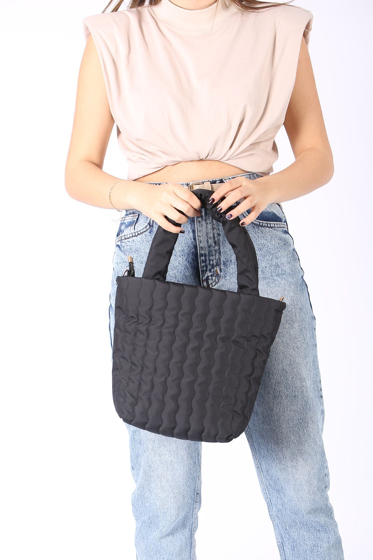 Mad Girls Zik Zak Desenli Kabartmalı Puf Siyah Çanta MG1053