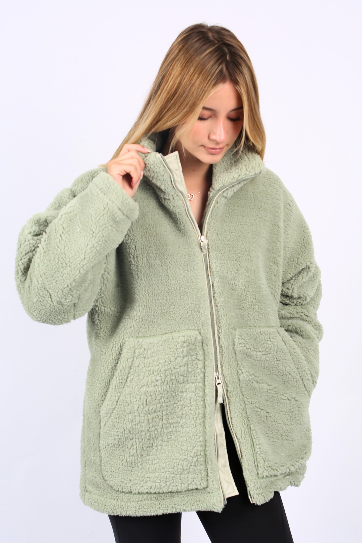 Ekru Yüksek Yakalı Cepli Peluş Mont MG1948