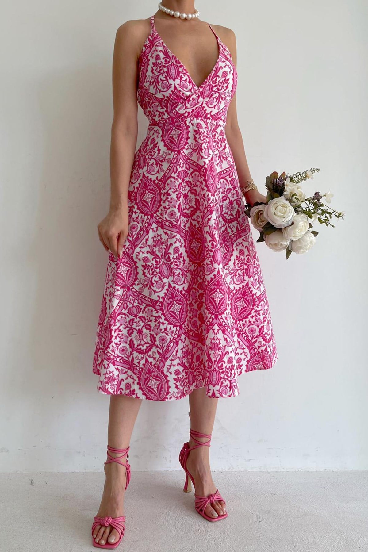 Pembe Desenli Dekolteli Midi Boy Elbise MG1537