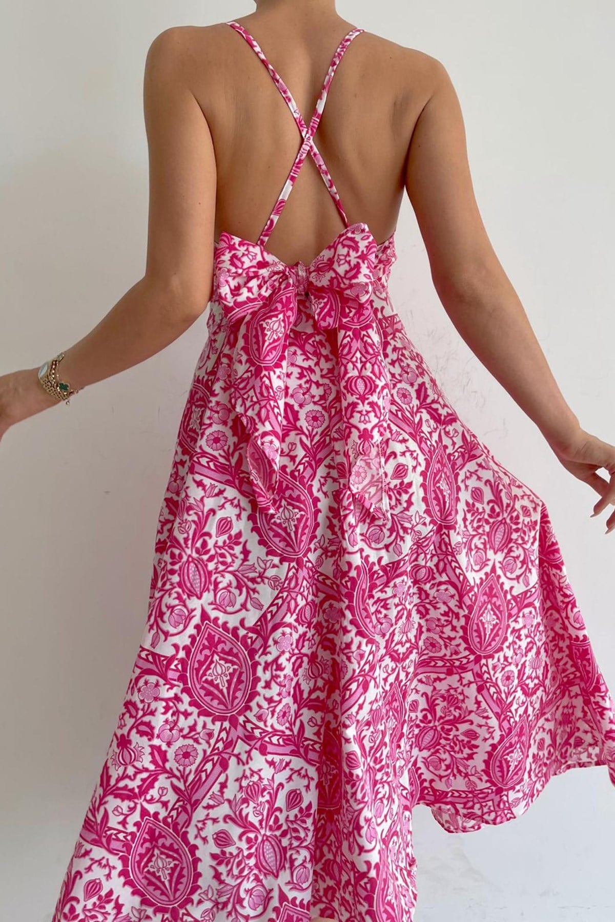 Pembe Desenli Dekolteli Midi Boy Elbise MG1537