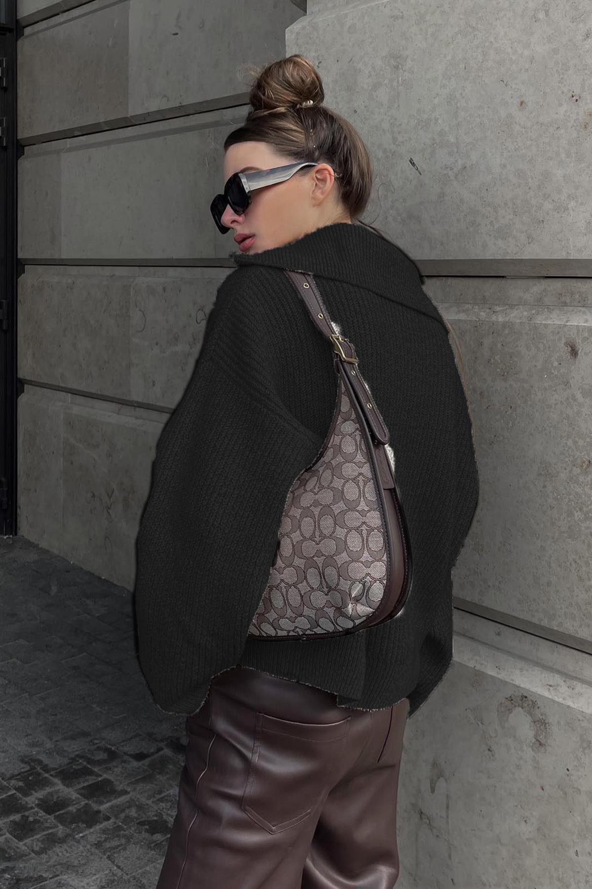 Siyah Geniş Yaka Triko Kadın Kazak MG1962