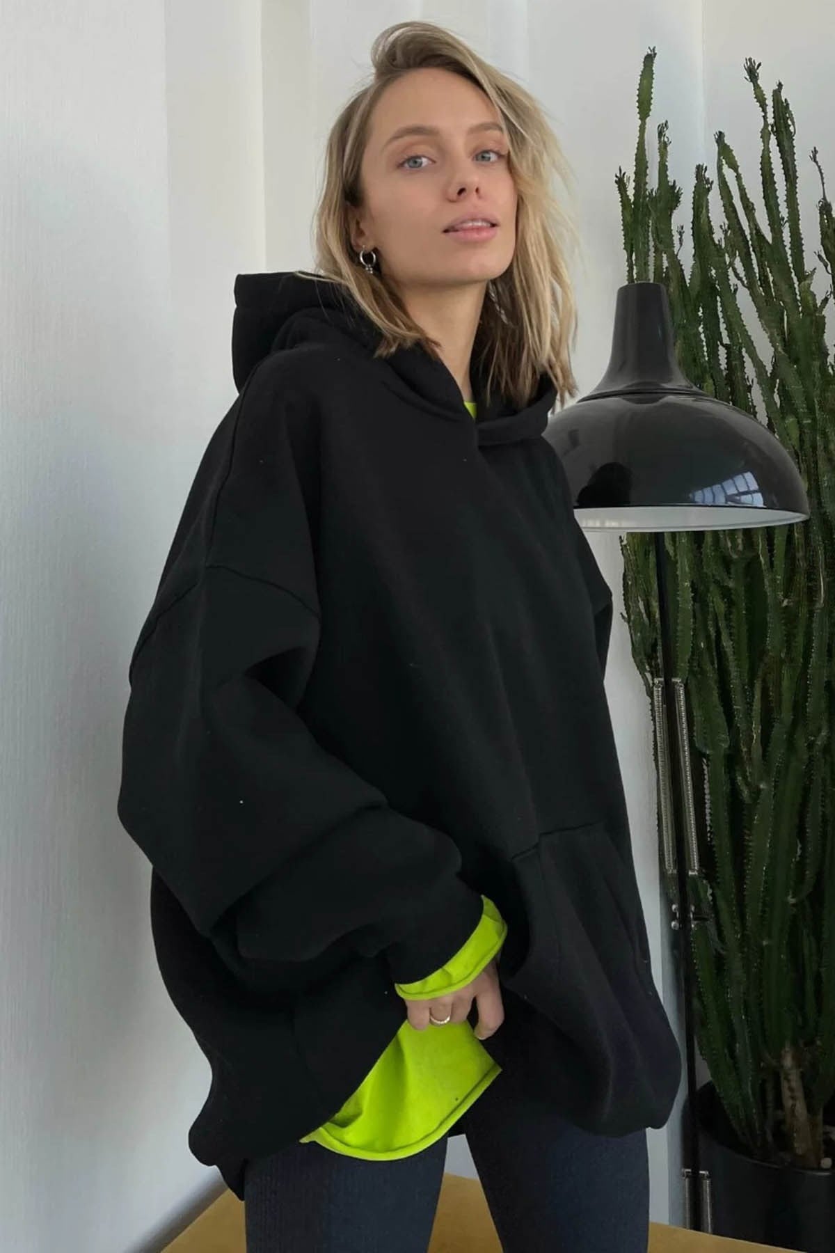 Siyah Kapüşonlu Oversize Sweatshirt MG1566
