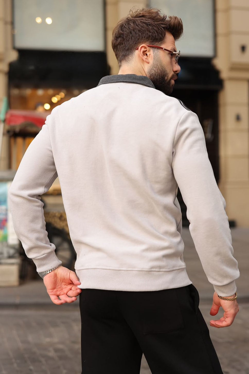 SWEATSHIRT