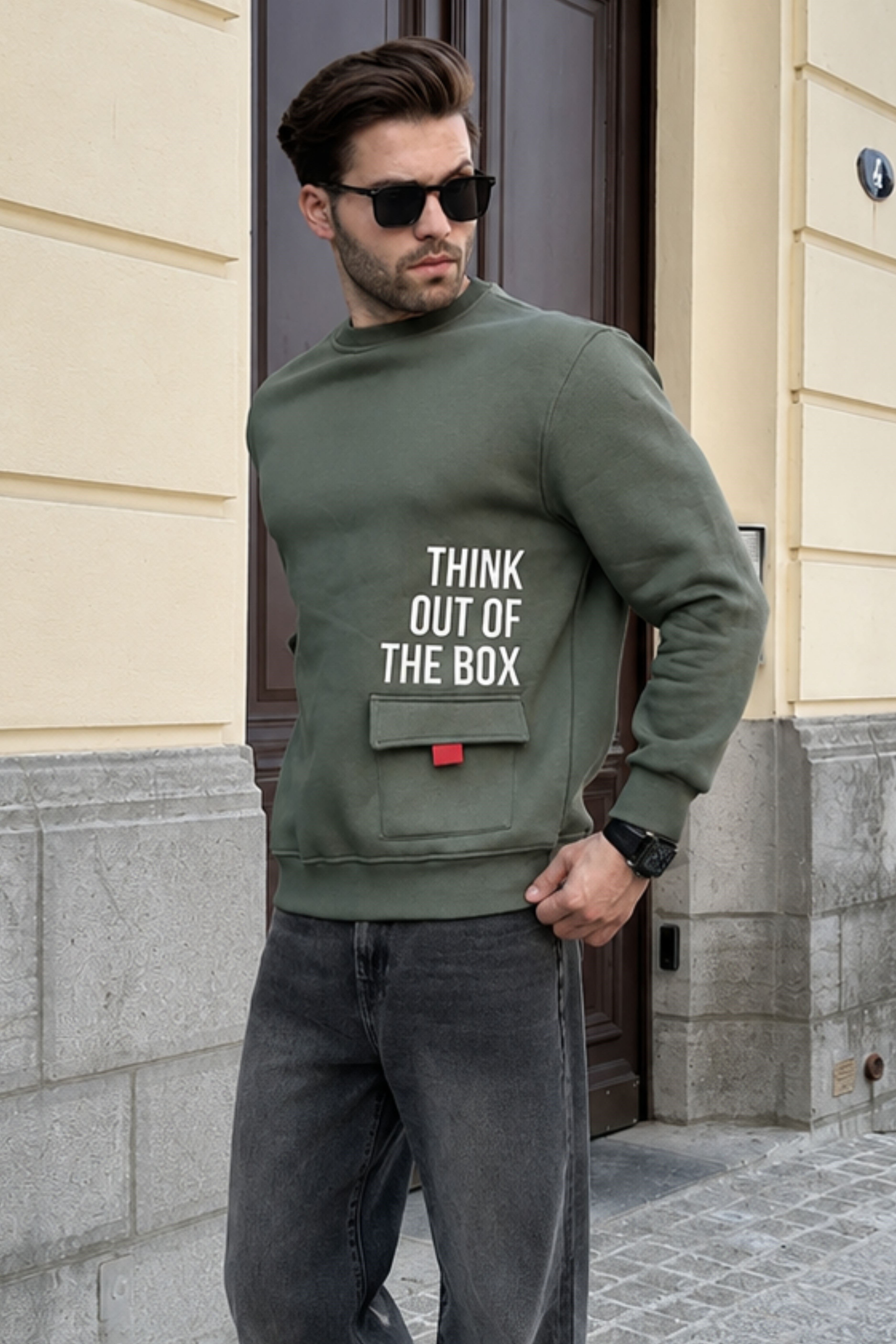 SWEATSHIRT