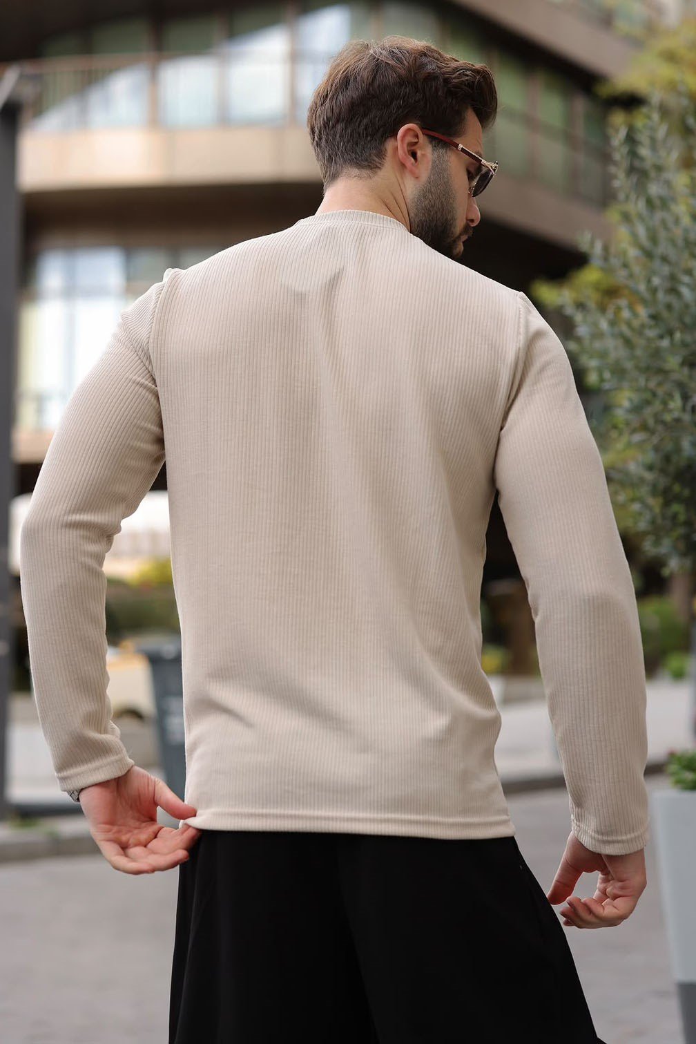 SWEATSHIRT