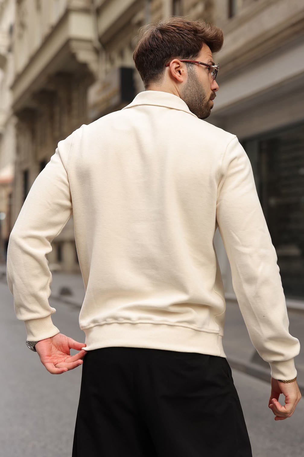 SWEATSHIRT