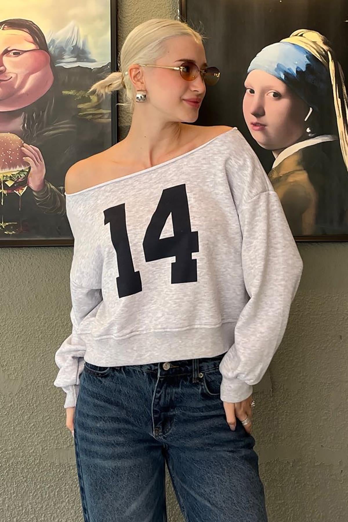Sweatshirt