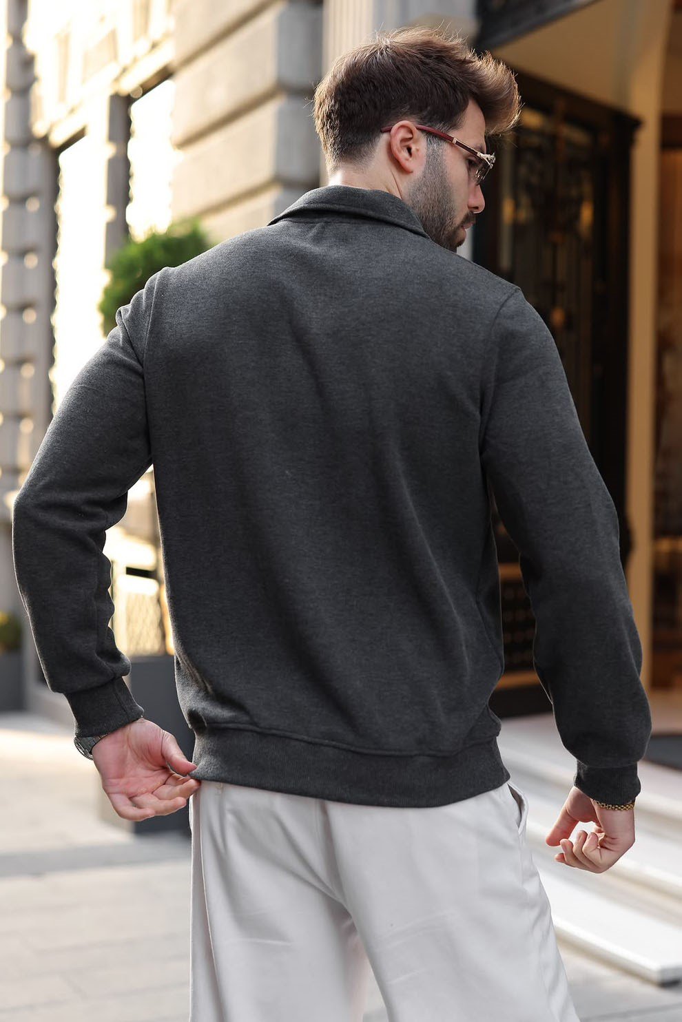 SWEATSHIRT