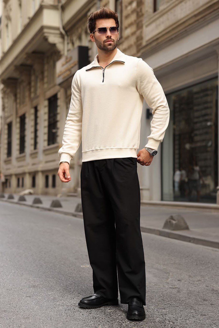 SWEATSHIRT