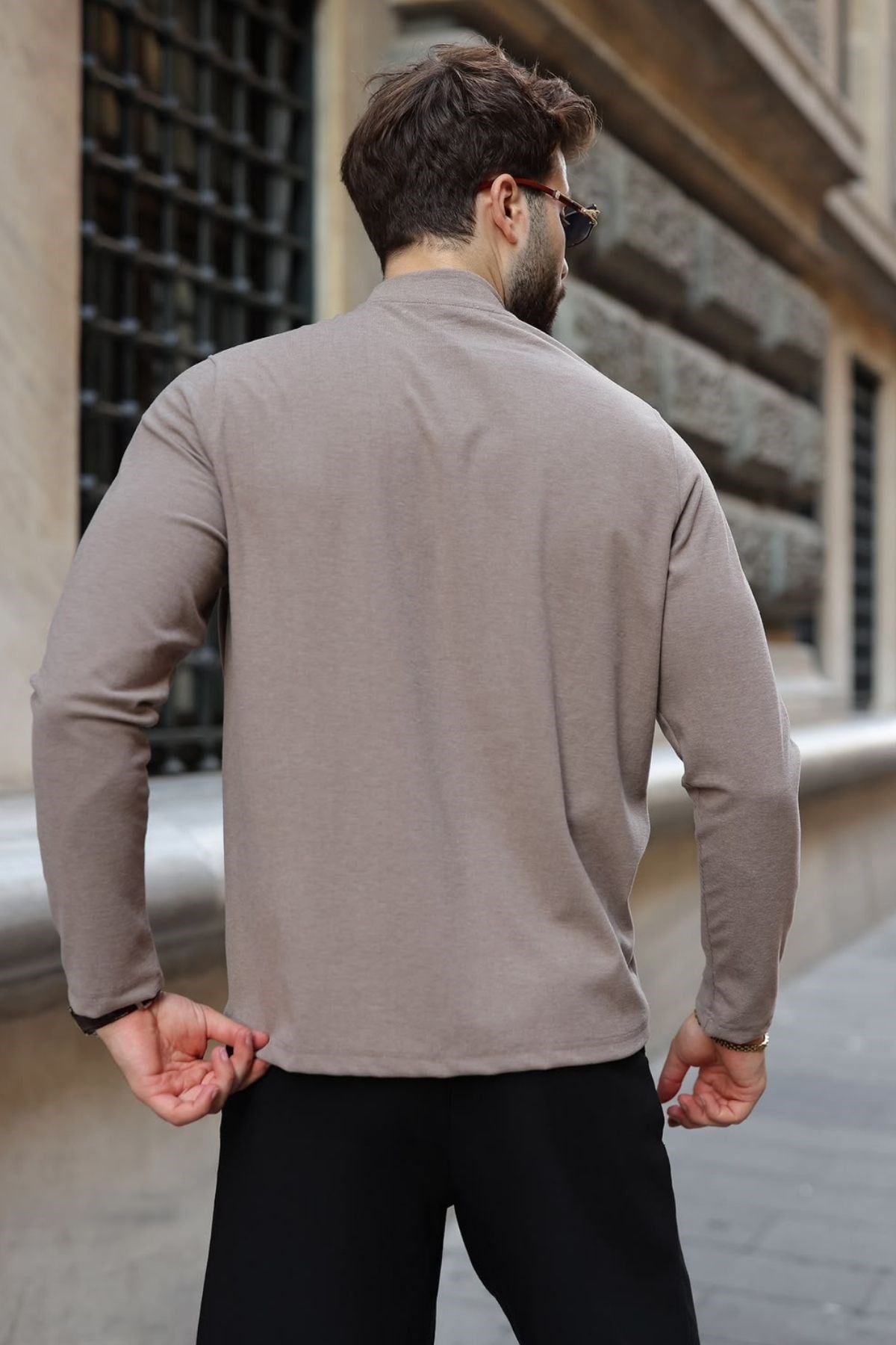 SWEATSHIRT