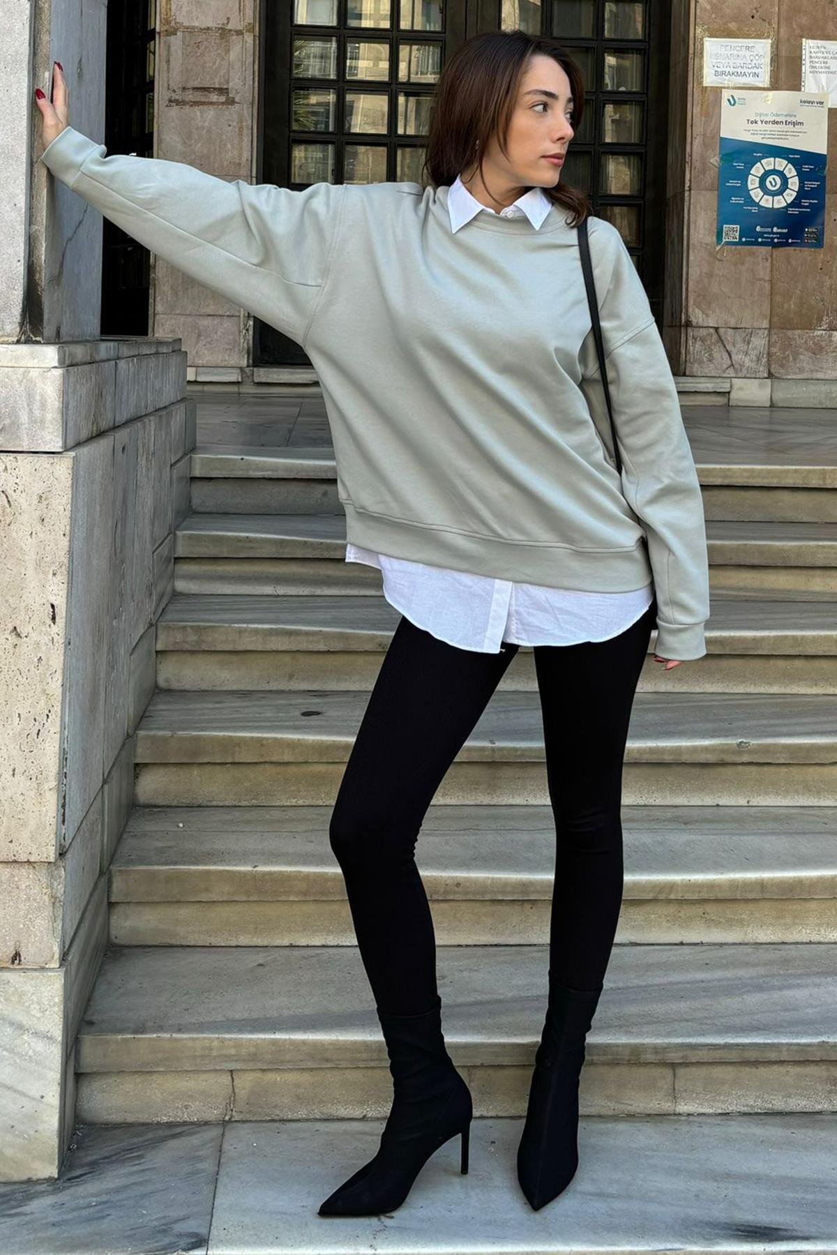 Sweatshirt