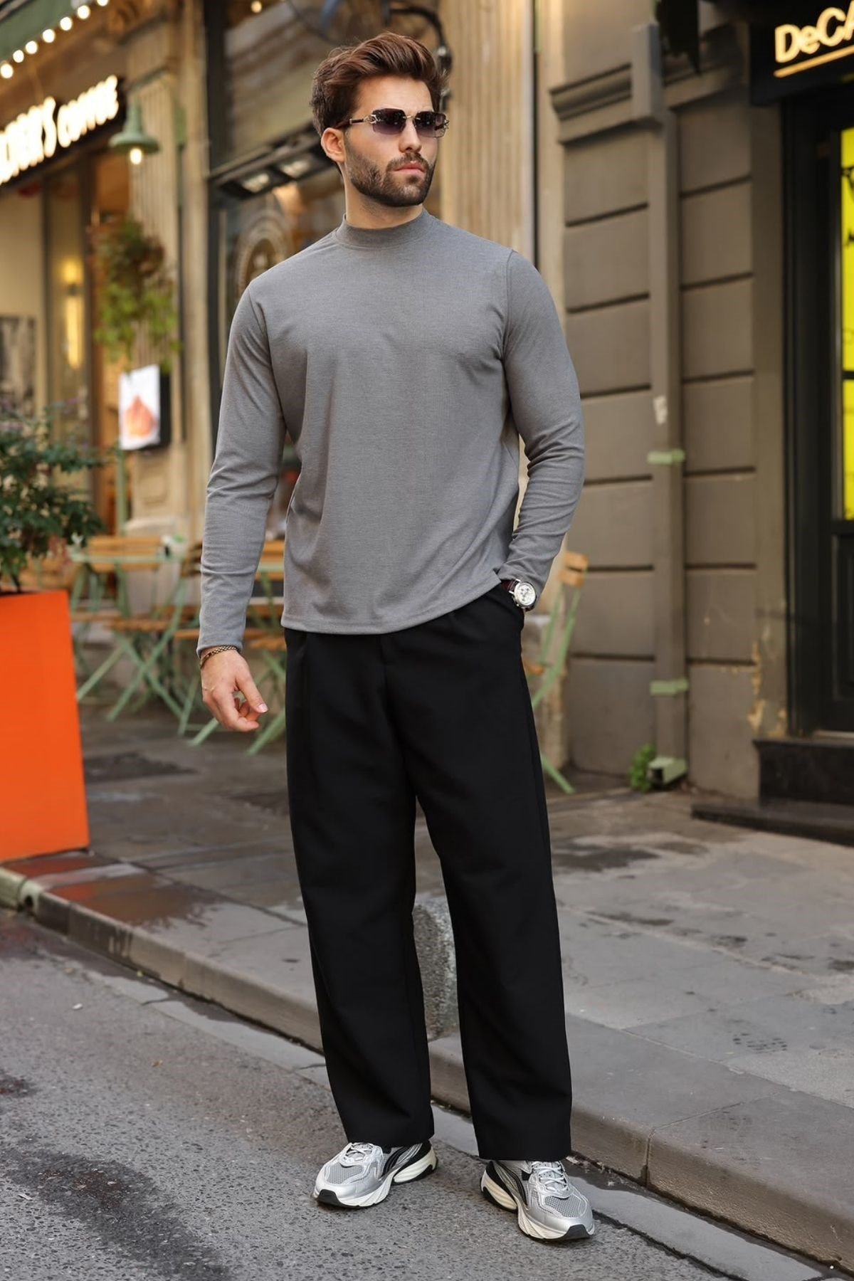 SWEATSHIRT