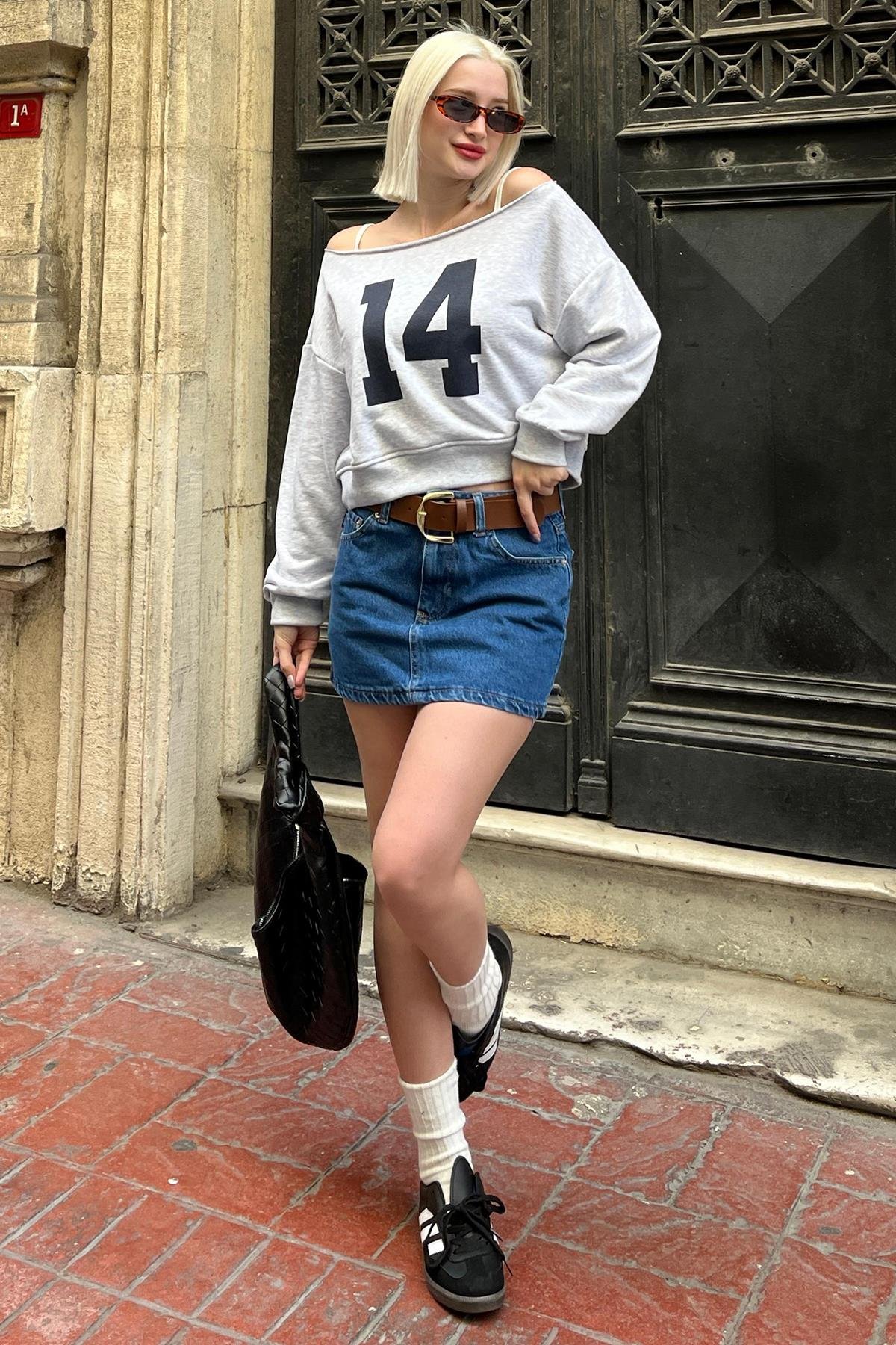 Sweatshirt