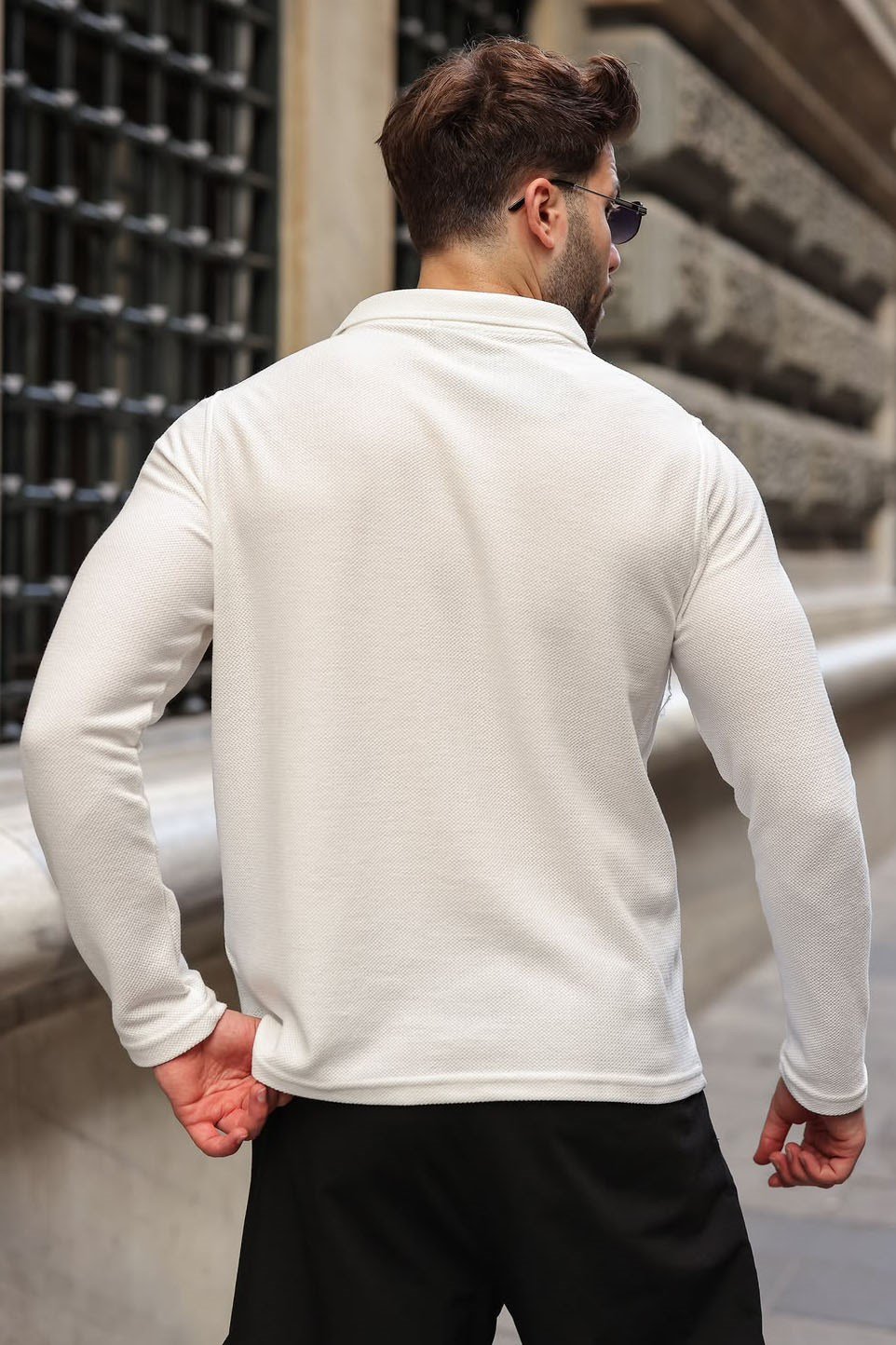 Sweatshirt