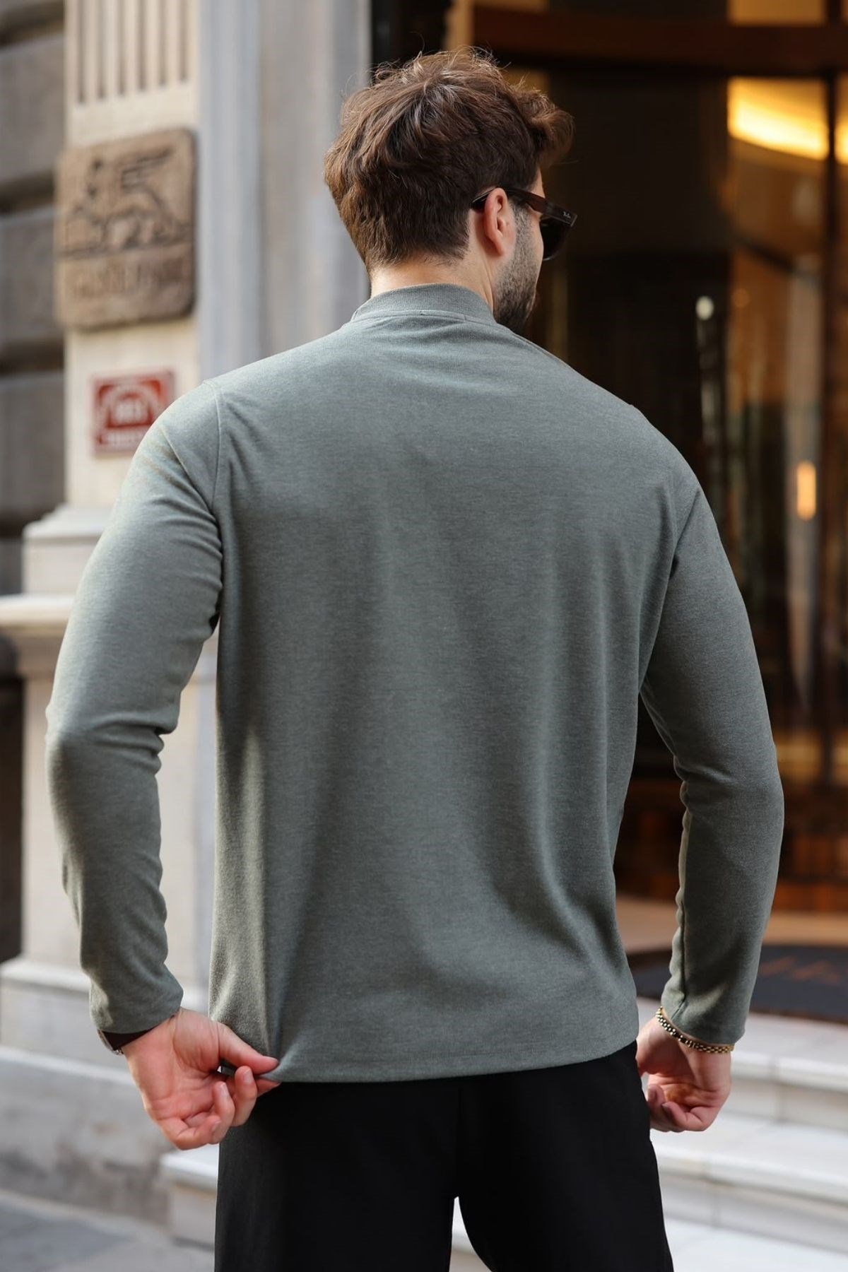 SWEATSHIRT