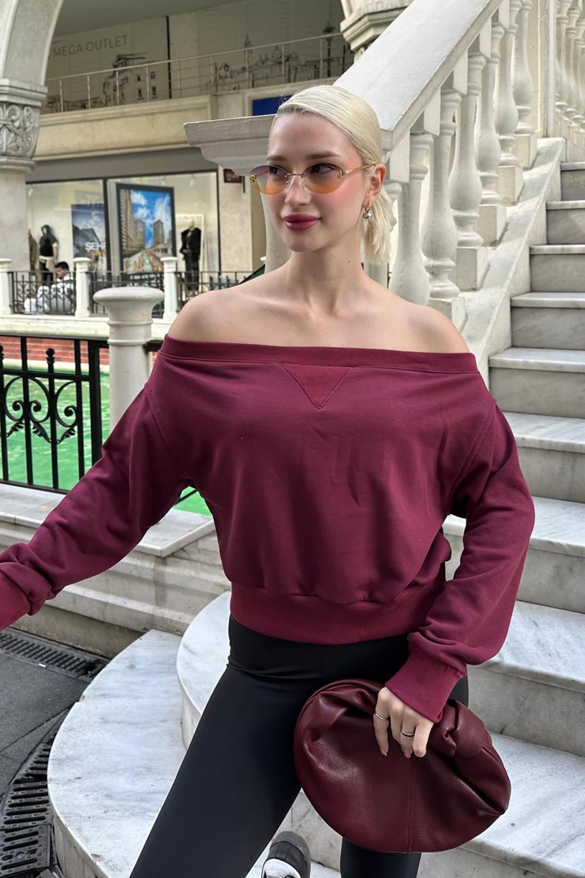 Sweatshirt