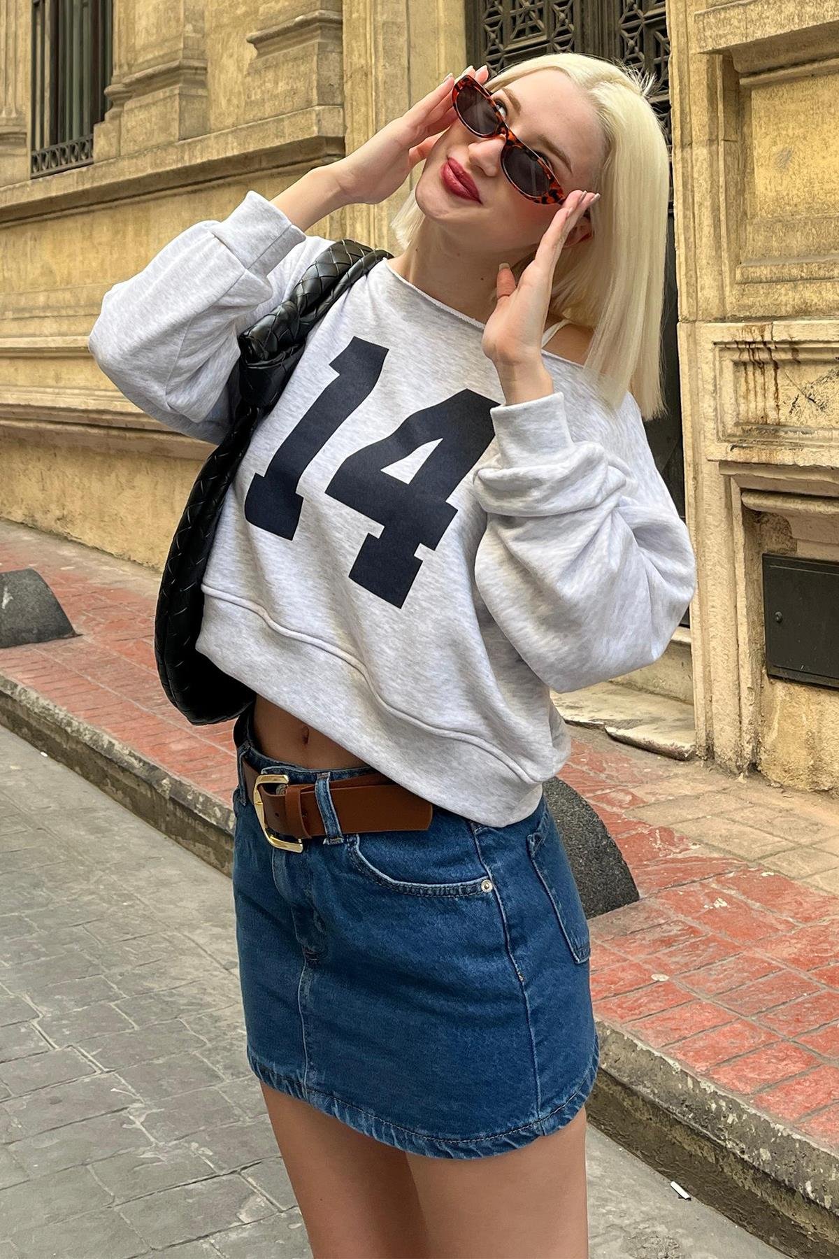 Sweatshirt