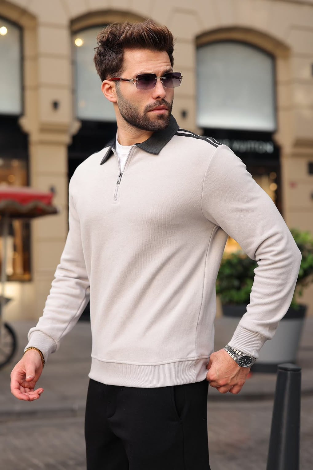 SWEATSHIRT