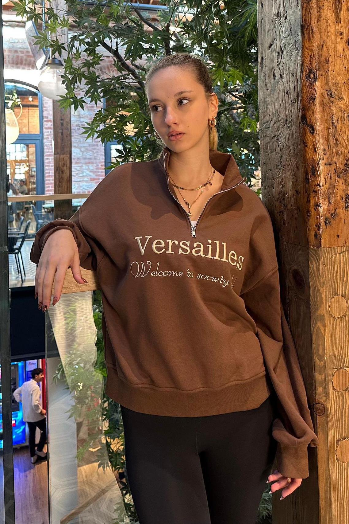 Sweatshirt
