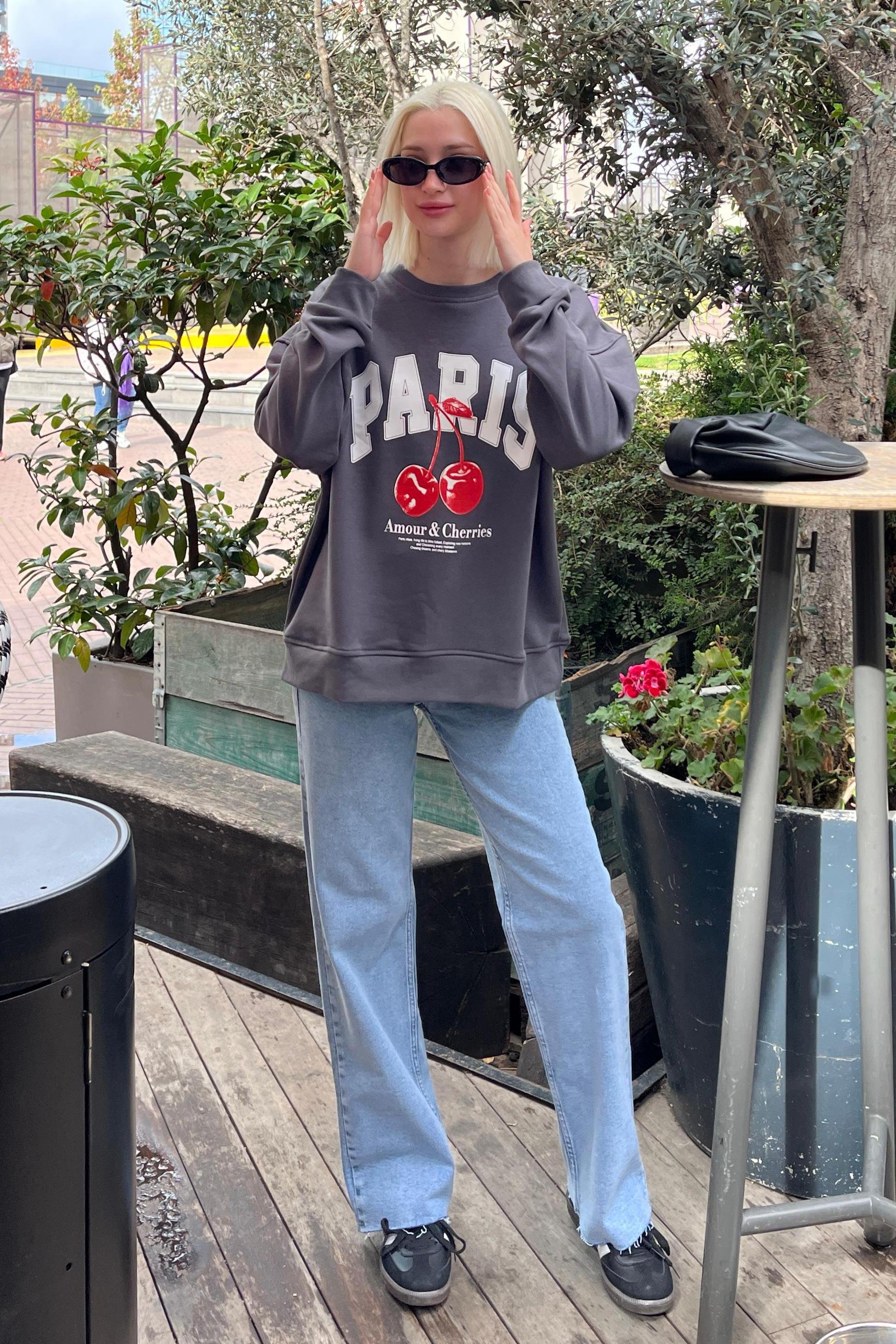 Sweatshirt