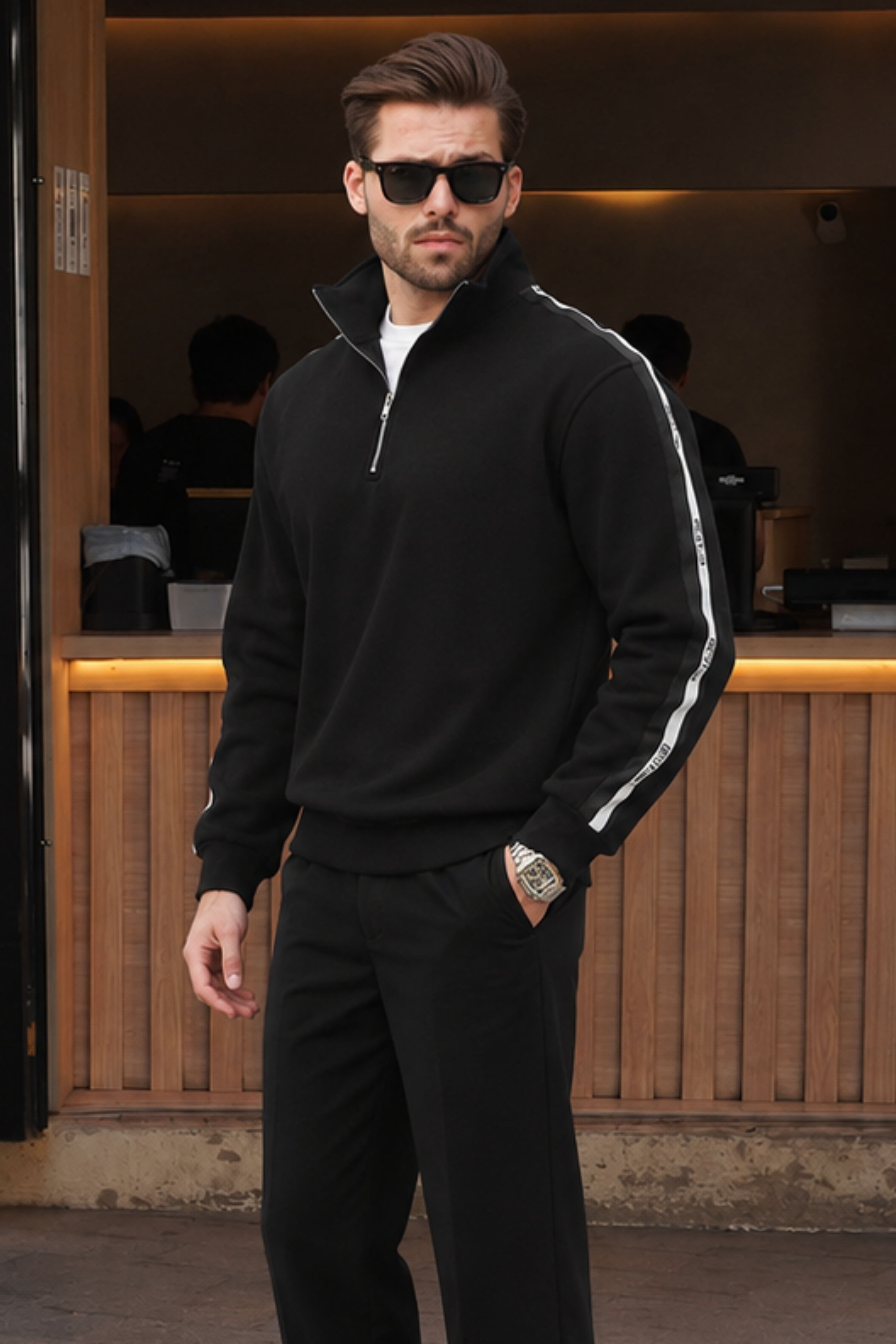 SWEATSHIRT