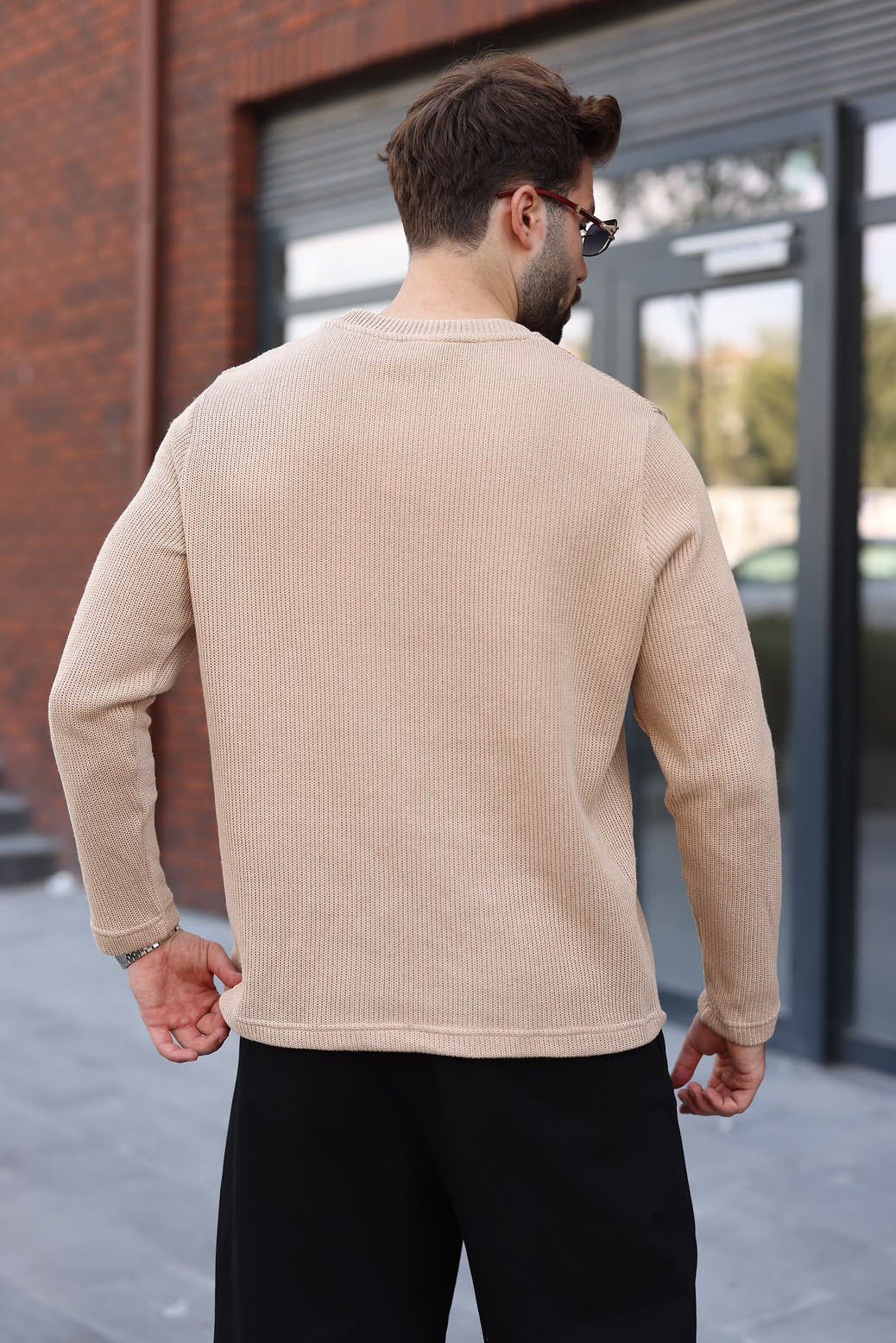 SWEATSHIRT