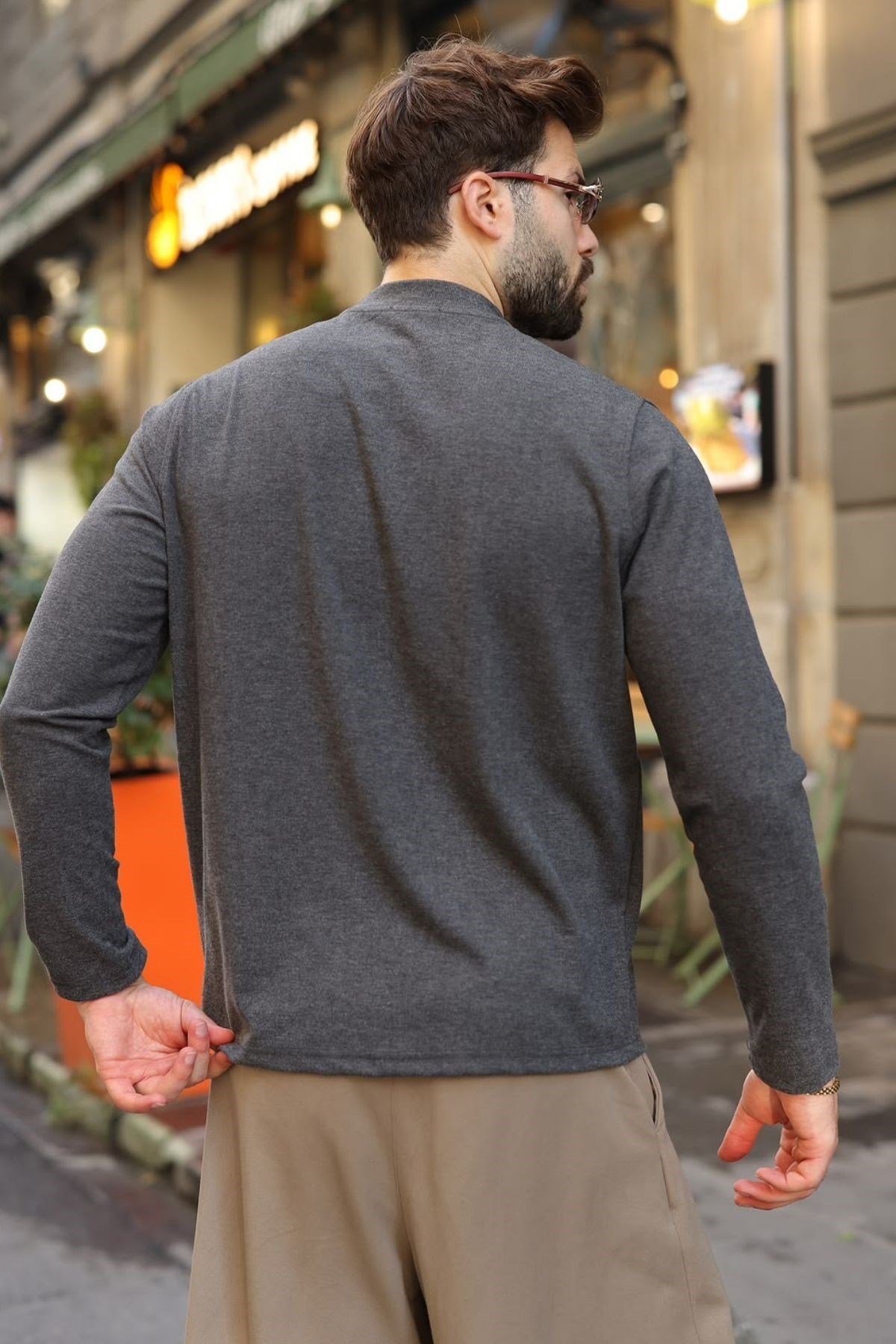 SWEATSHIRT