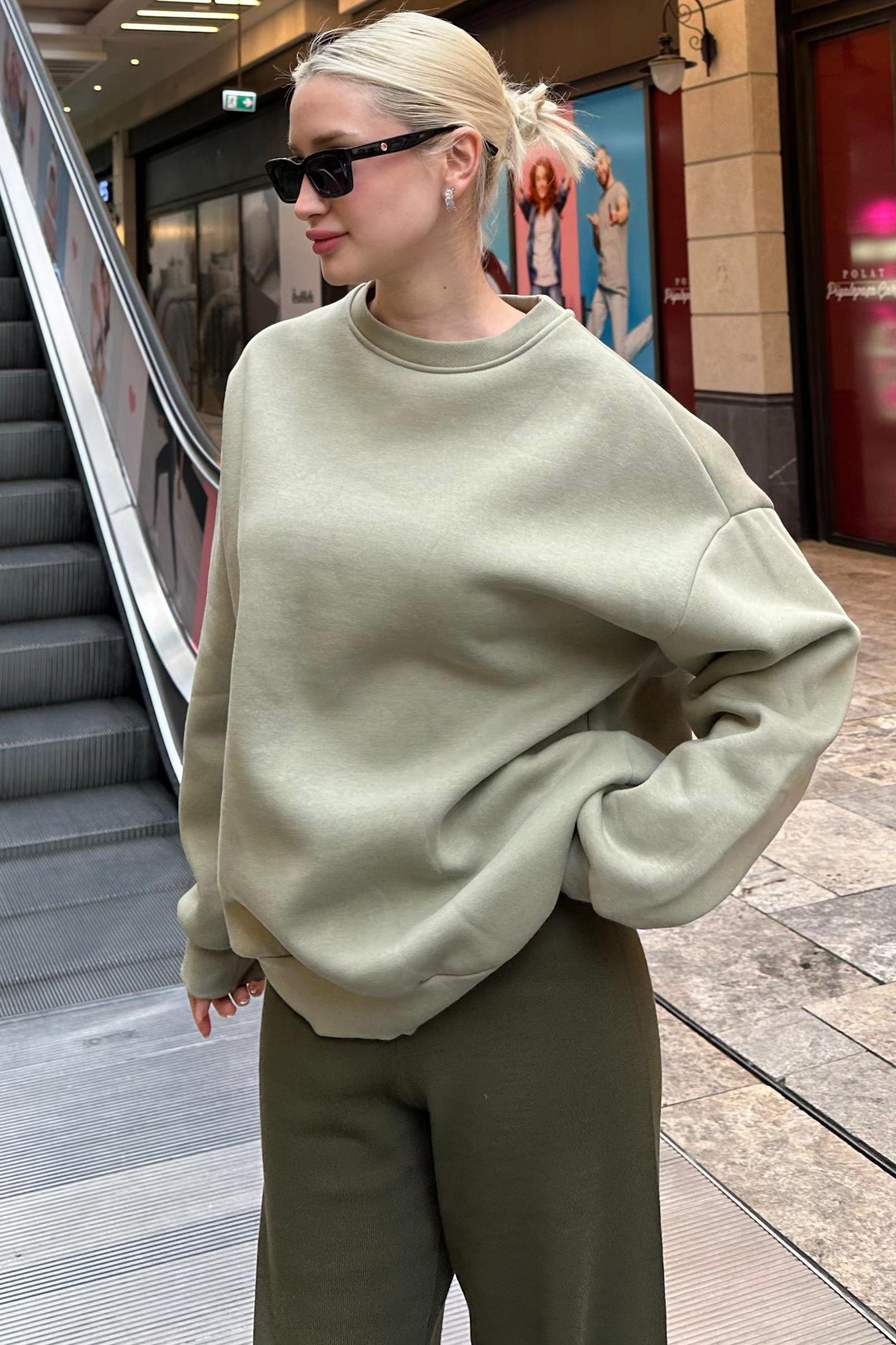 Sweatshirt