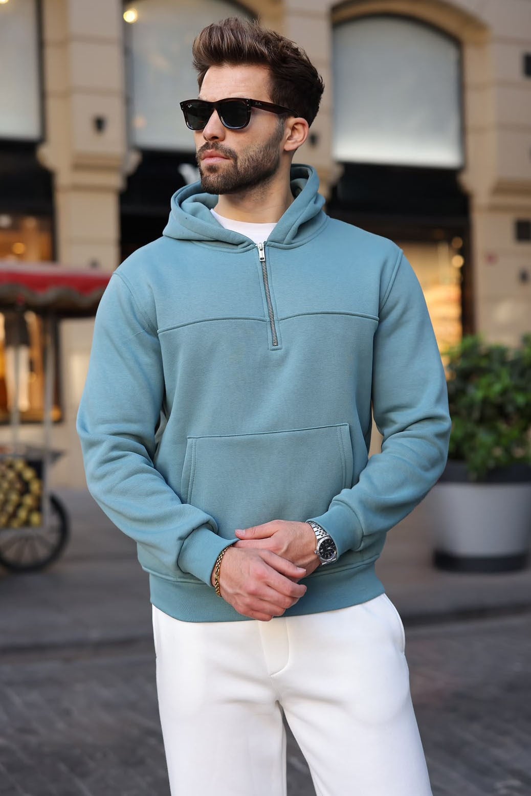 Sweatshirt