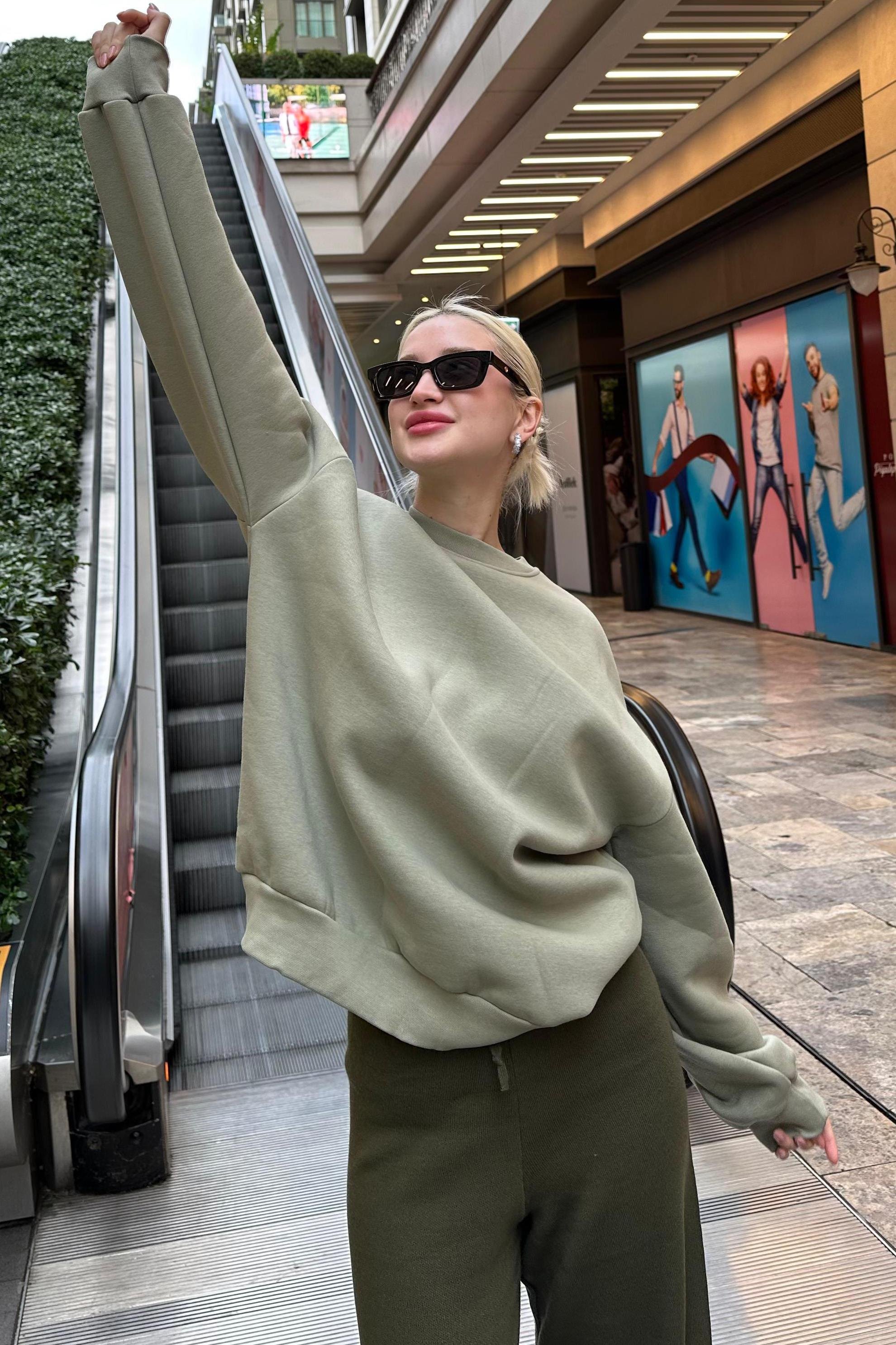 Sweatshirt