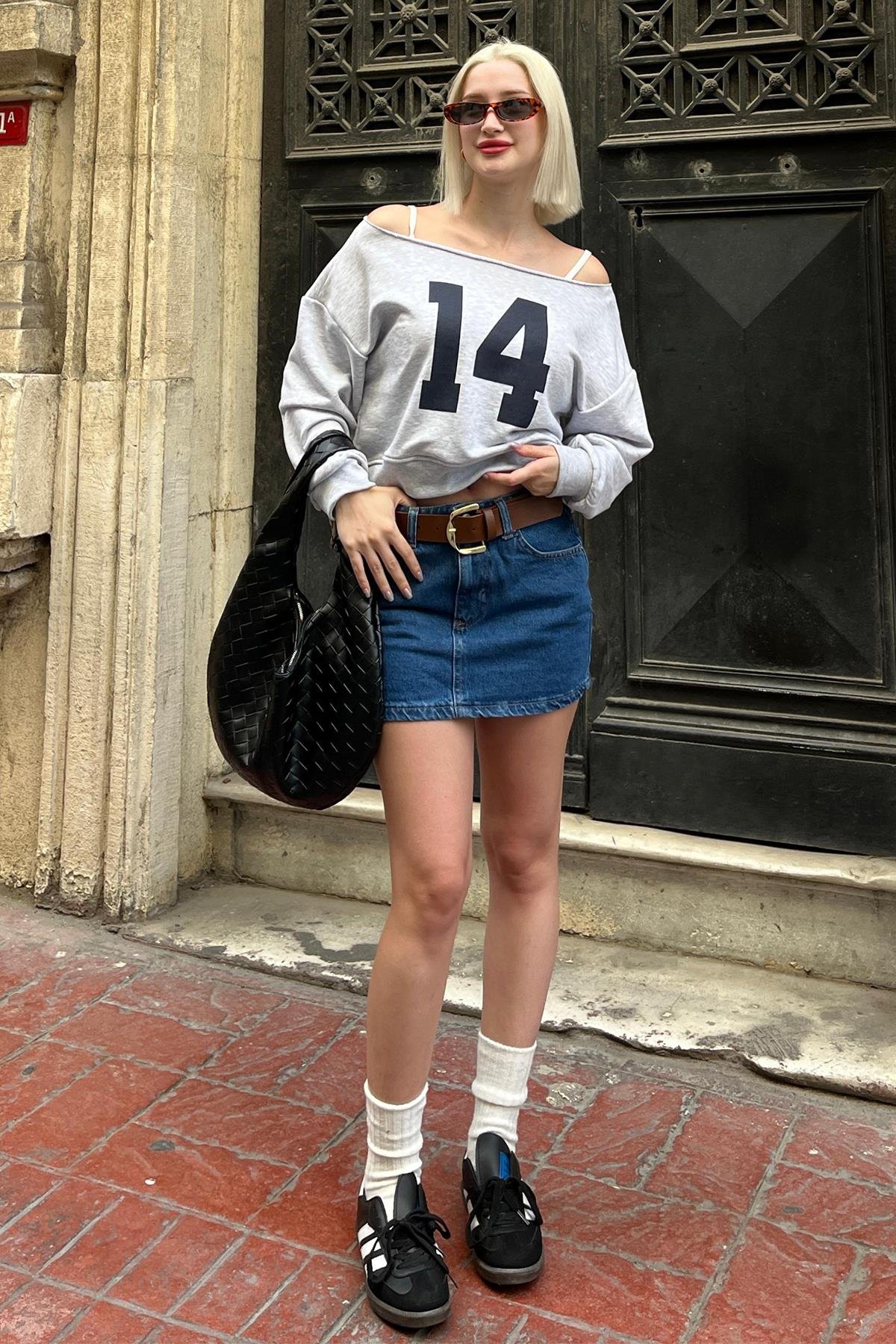 Sweatshirt