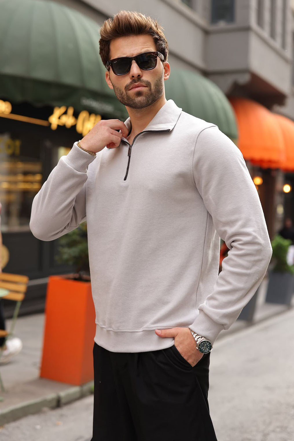 SWEATSHIRT