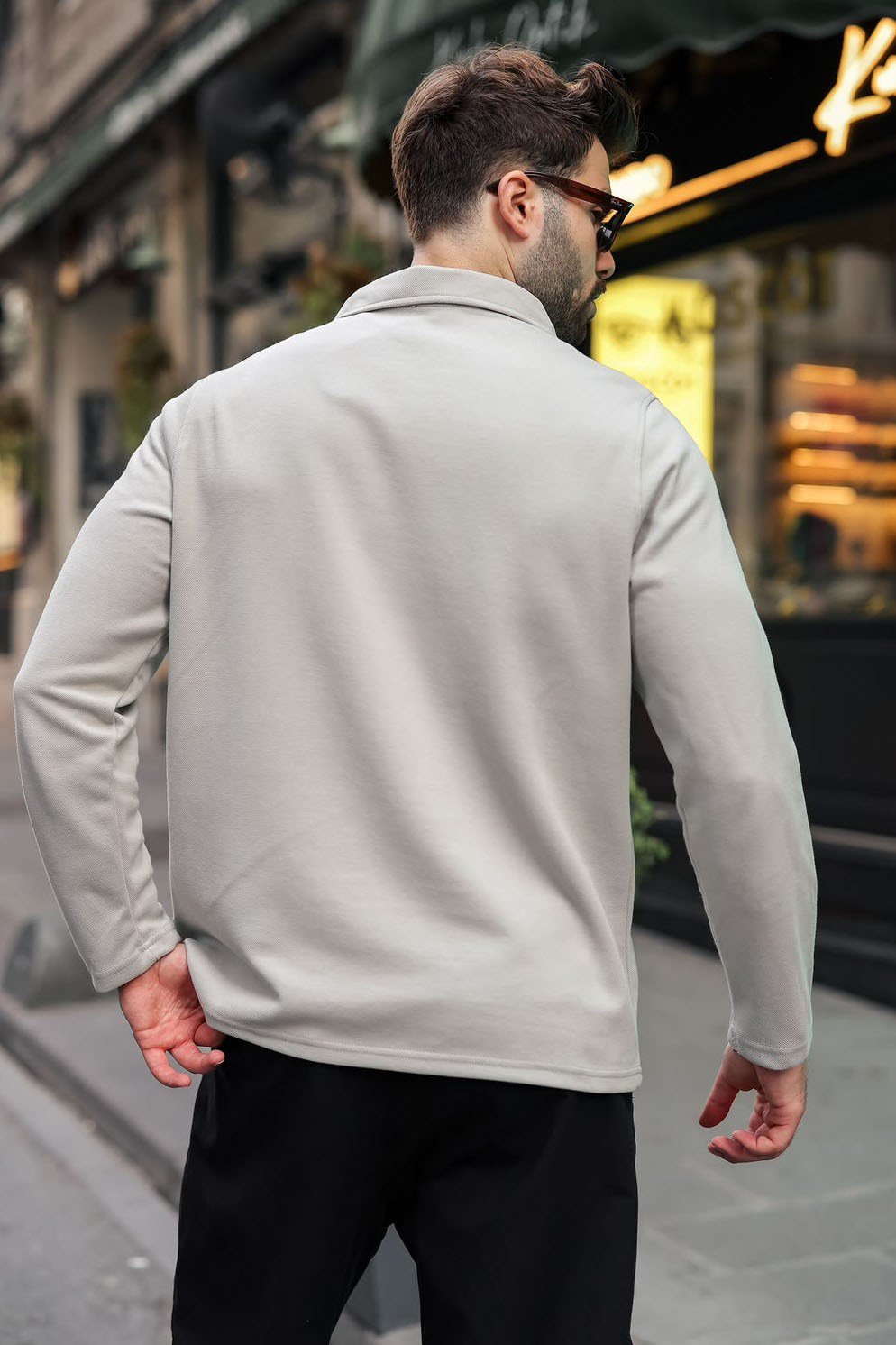 SWEATSHIRT