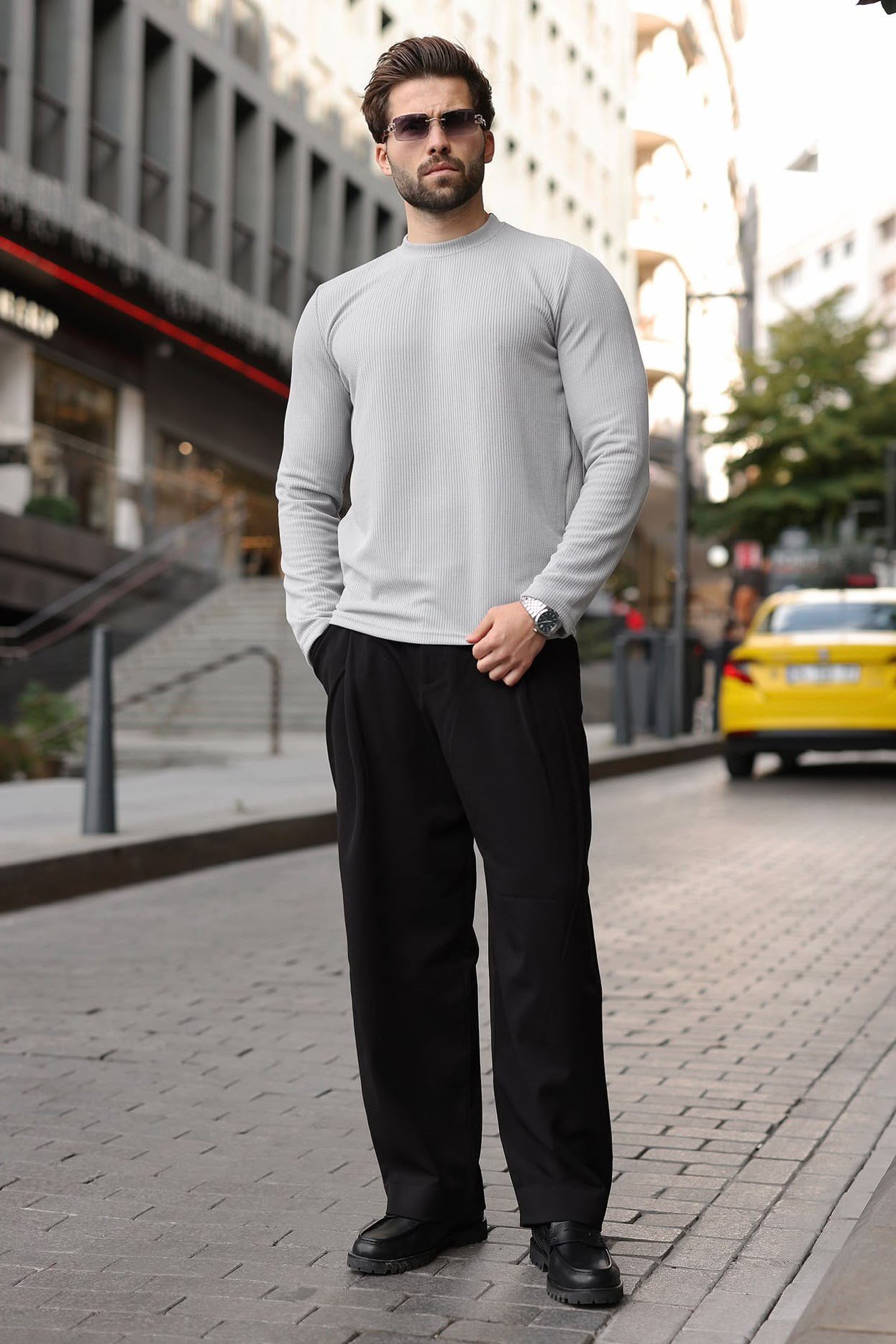 SWEATSHIRT