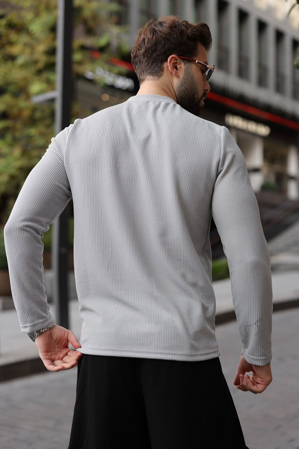 SWEATSHIRT