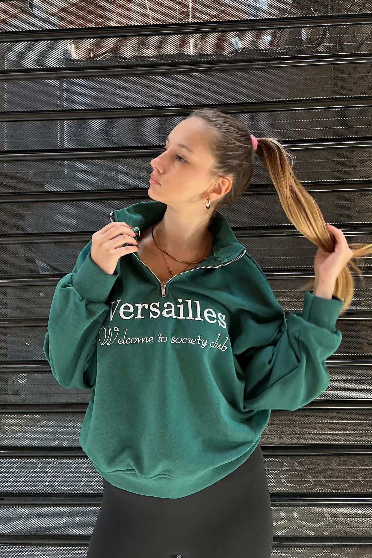 Sweatshirt
