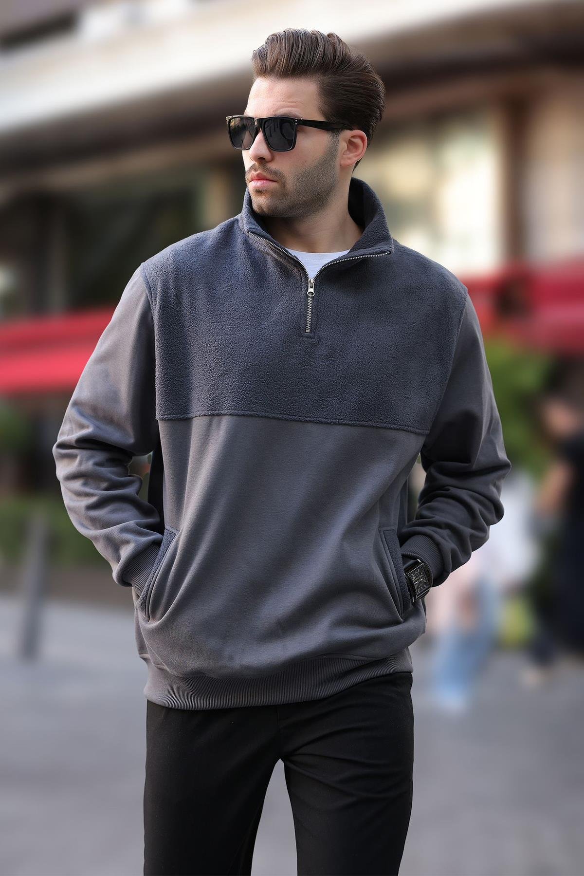 Sweatshirt