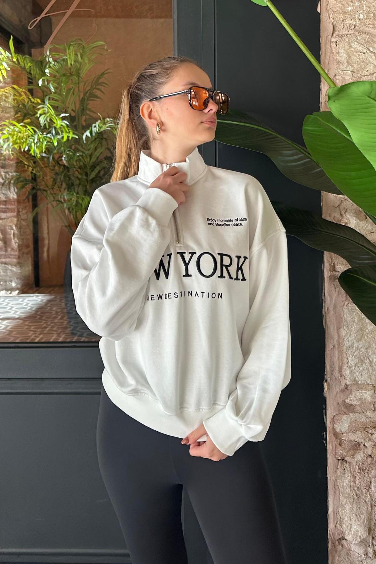 Sweatshirt