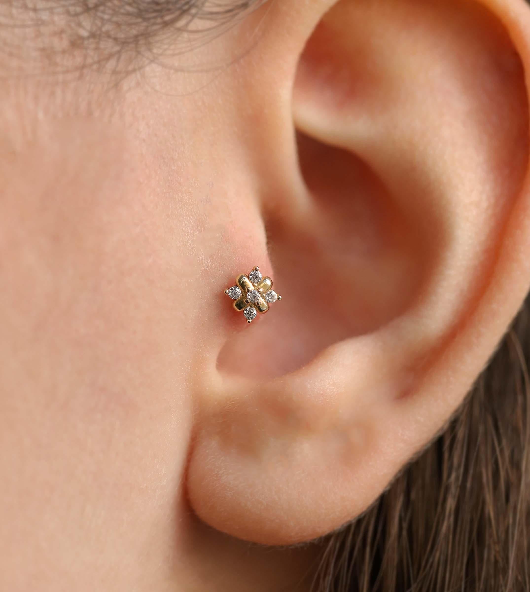 Çapraz Taşlı Piercing
