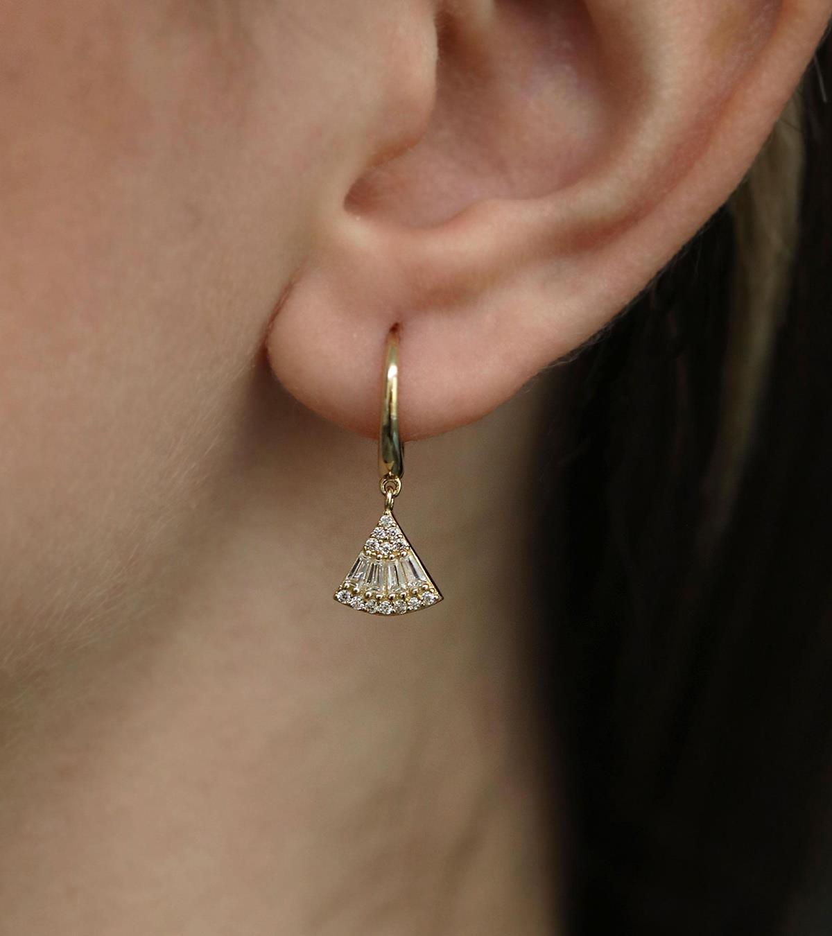 Taşlı Yelpaze Halka Küpe