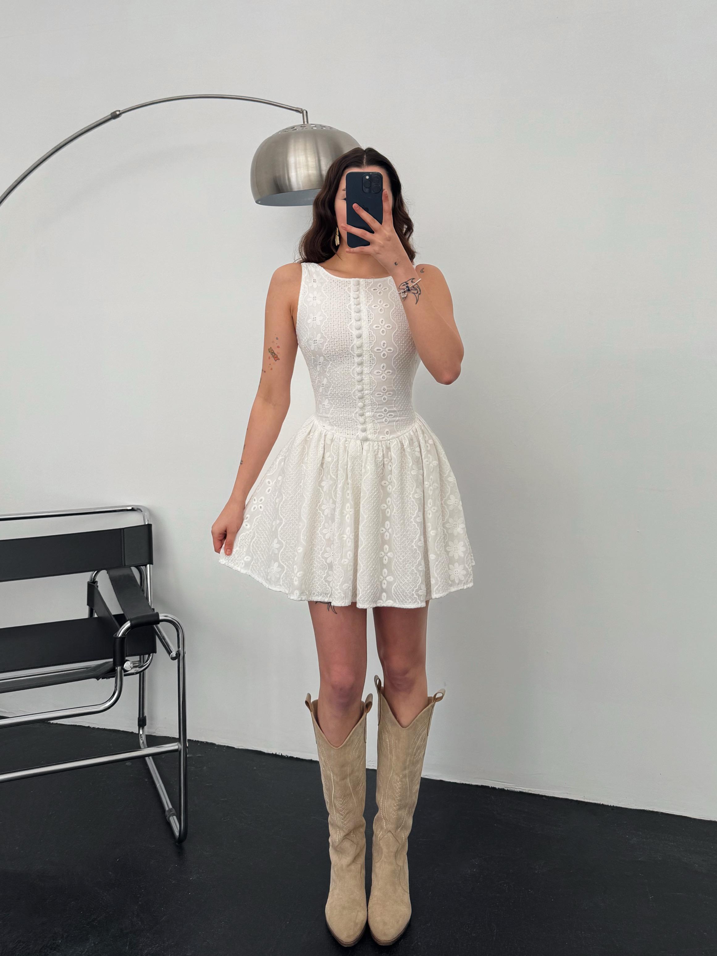 Arlott Düğme Detay Fisto Desenli  Beyaz Kısa Elbise