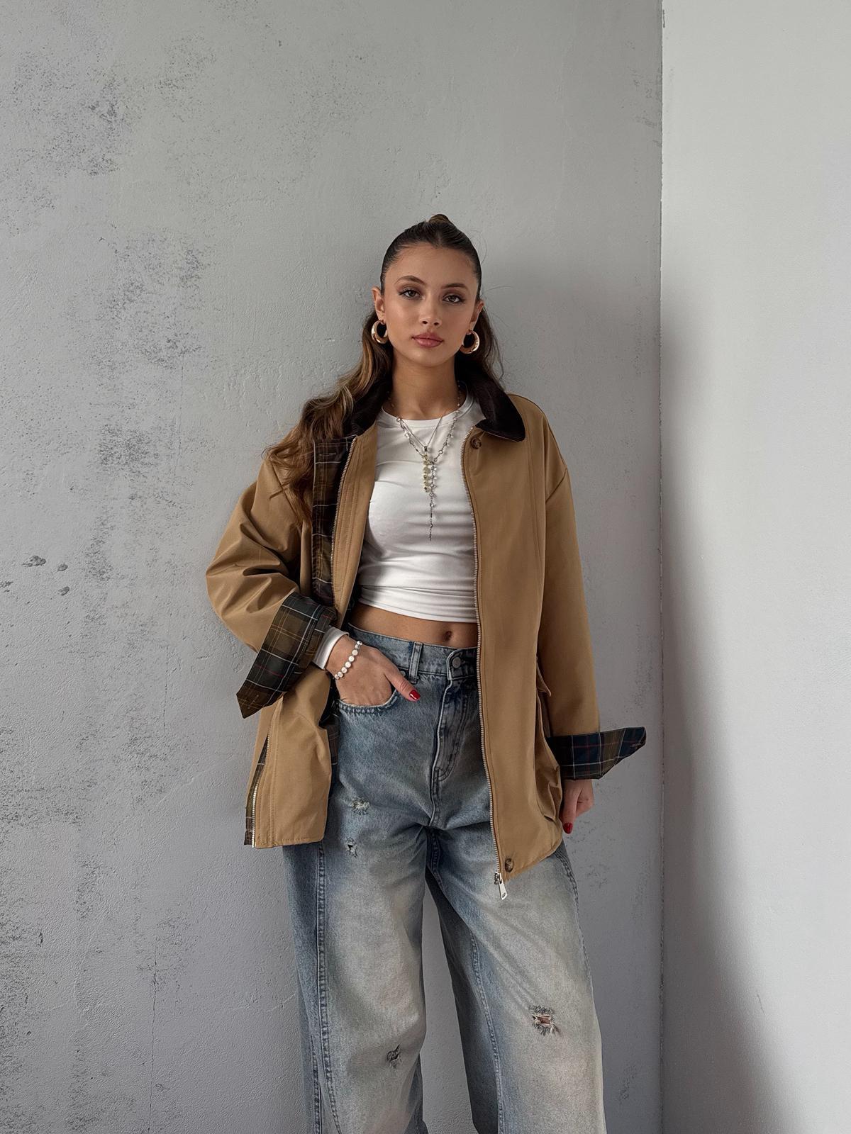 Elvar Yakası Kadife Detay Ekose Astarlı Camel Ceket